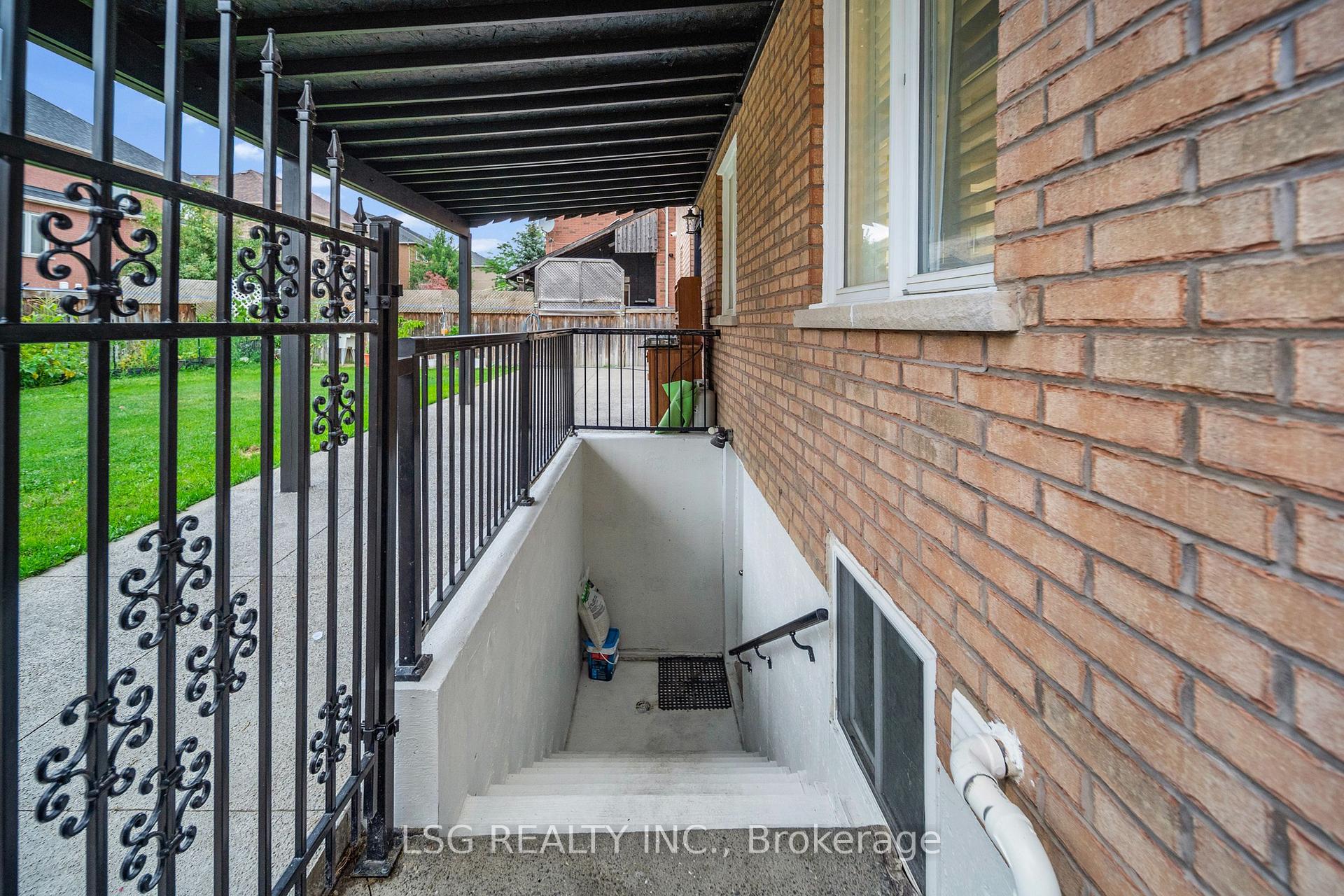 Photo 42 of 54 Richgrove Drive, Brampton, Vales of Castlemore — HOMEH