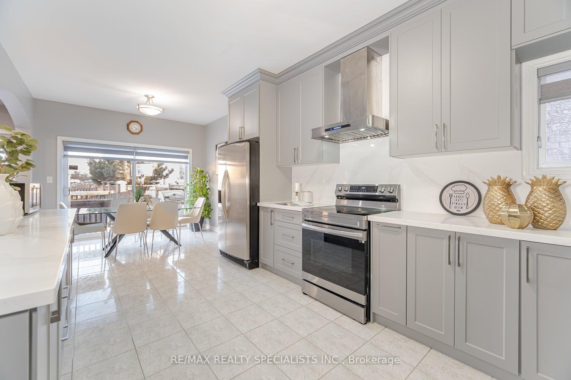 Photo 9 of 6 Arctic Fox Crescent, Brampton, Sandringham-Wellington — HOMEH