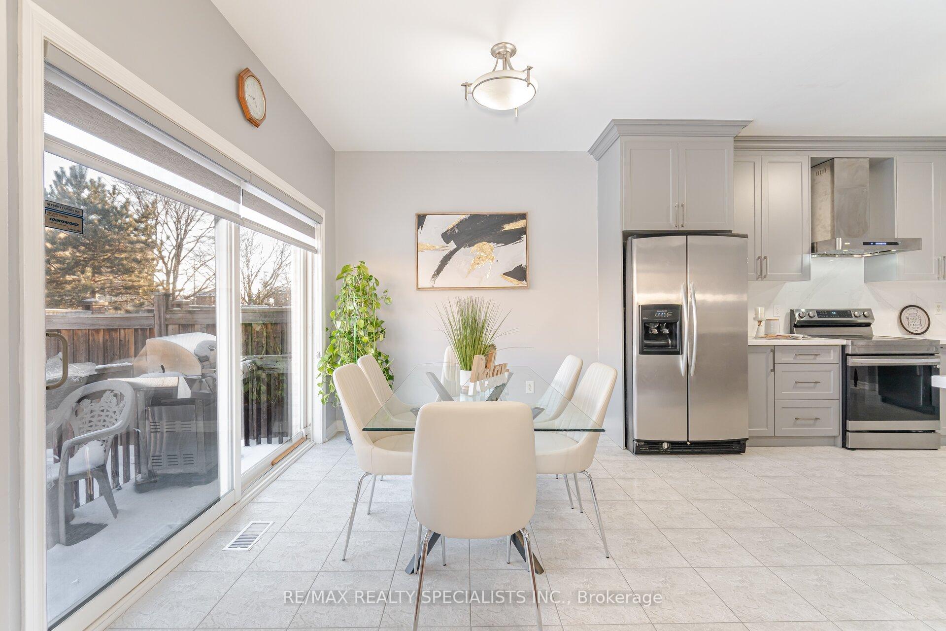 Photo 10 of 6 Arctic Fox Crescent, Brampton, Sandringham-Wellington — HOMEH
