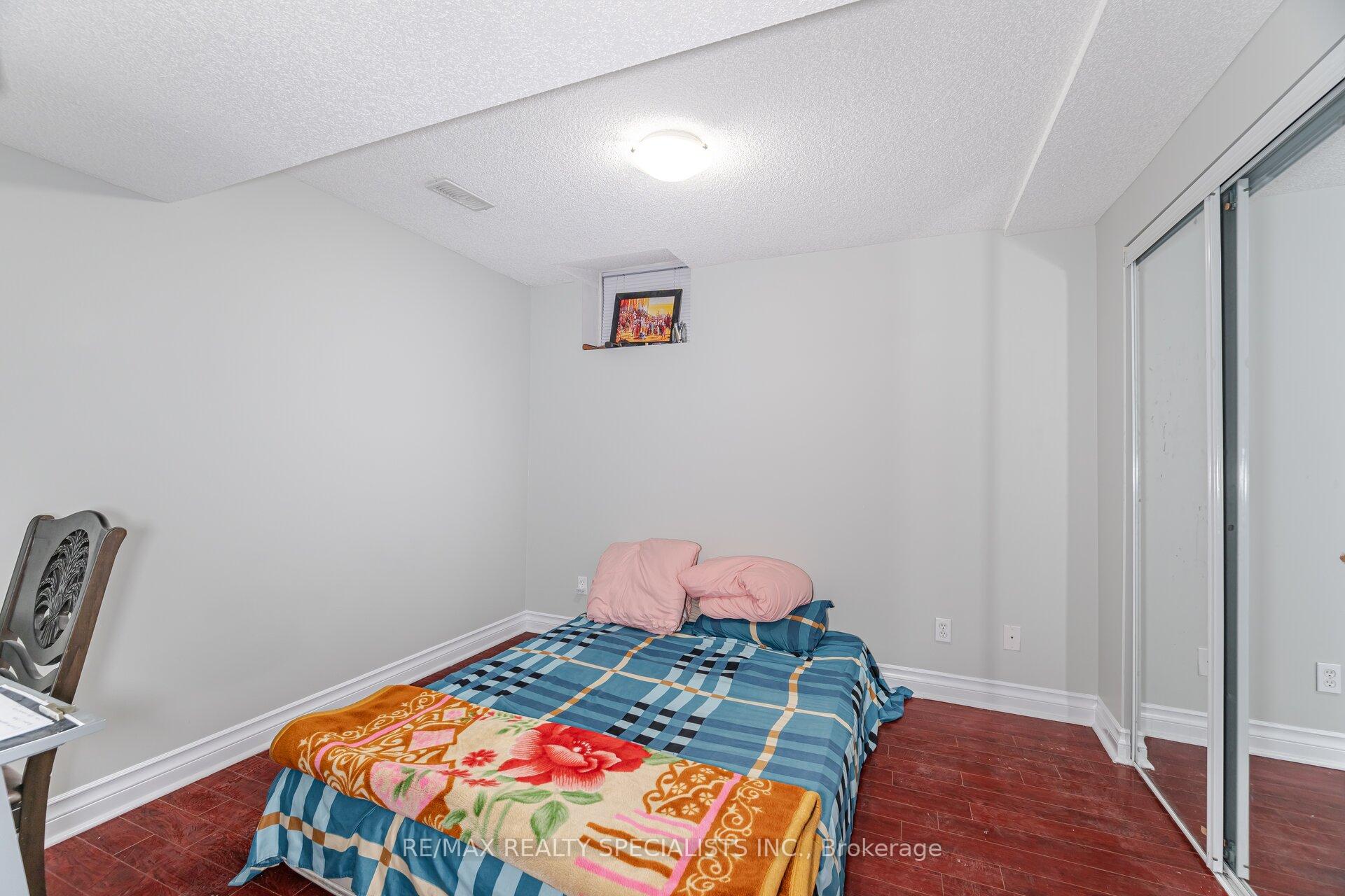 Photo 37 of 6 Arctic Fox Crescent, Brampton, Sandringham-Wellington — HOMEH