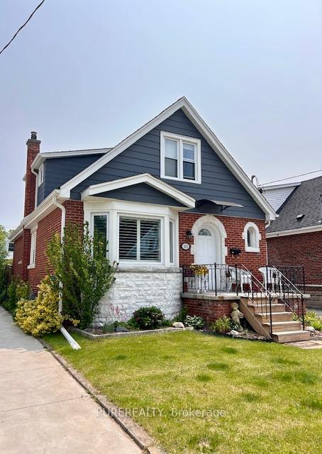 Front of 143 Tuxedo Avenue S