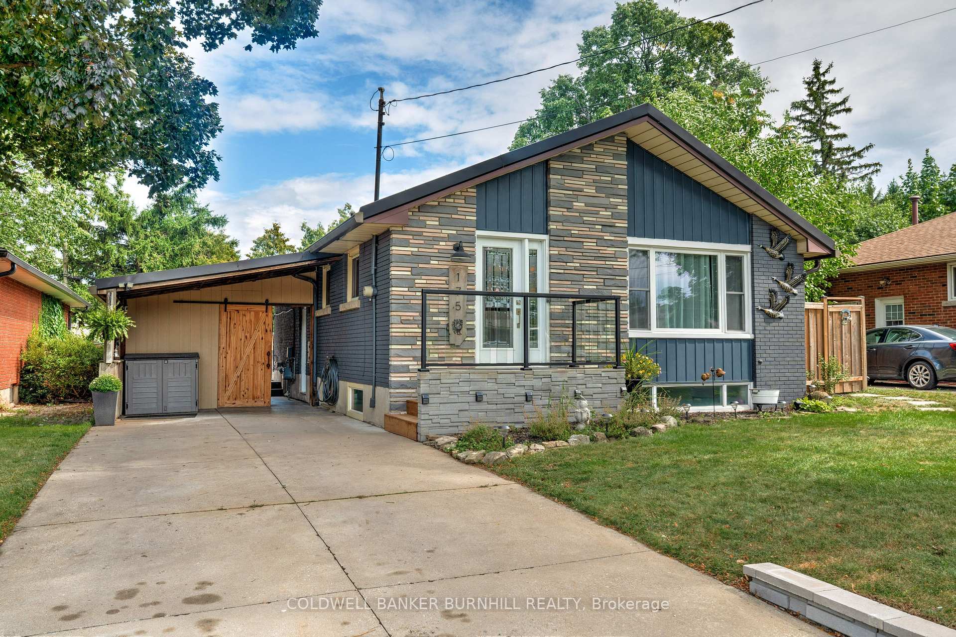 Photo 1 of 175 Kings Forest Drive, Hamilton, Huntington — HOMEH