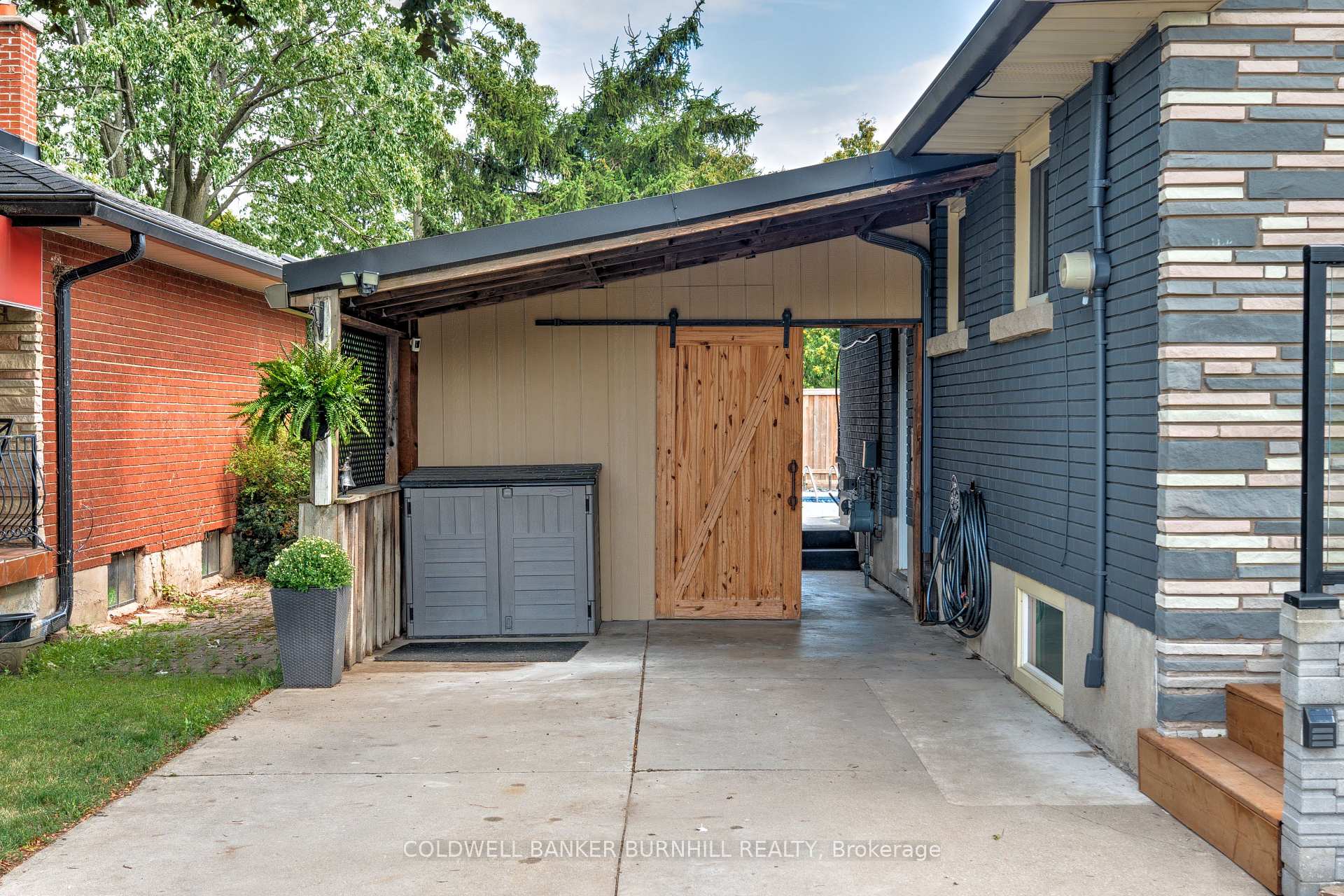 Photo 3 of 175 Kings Forest Drive, Hamilton, Huntington — HOMEH