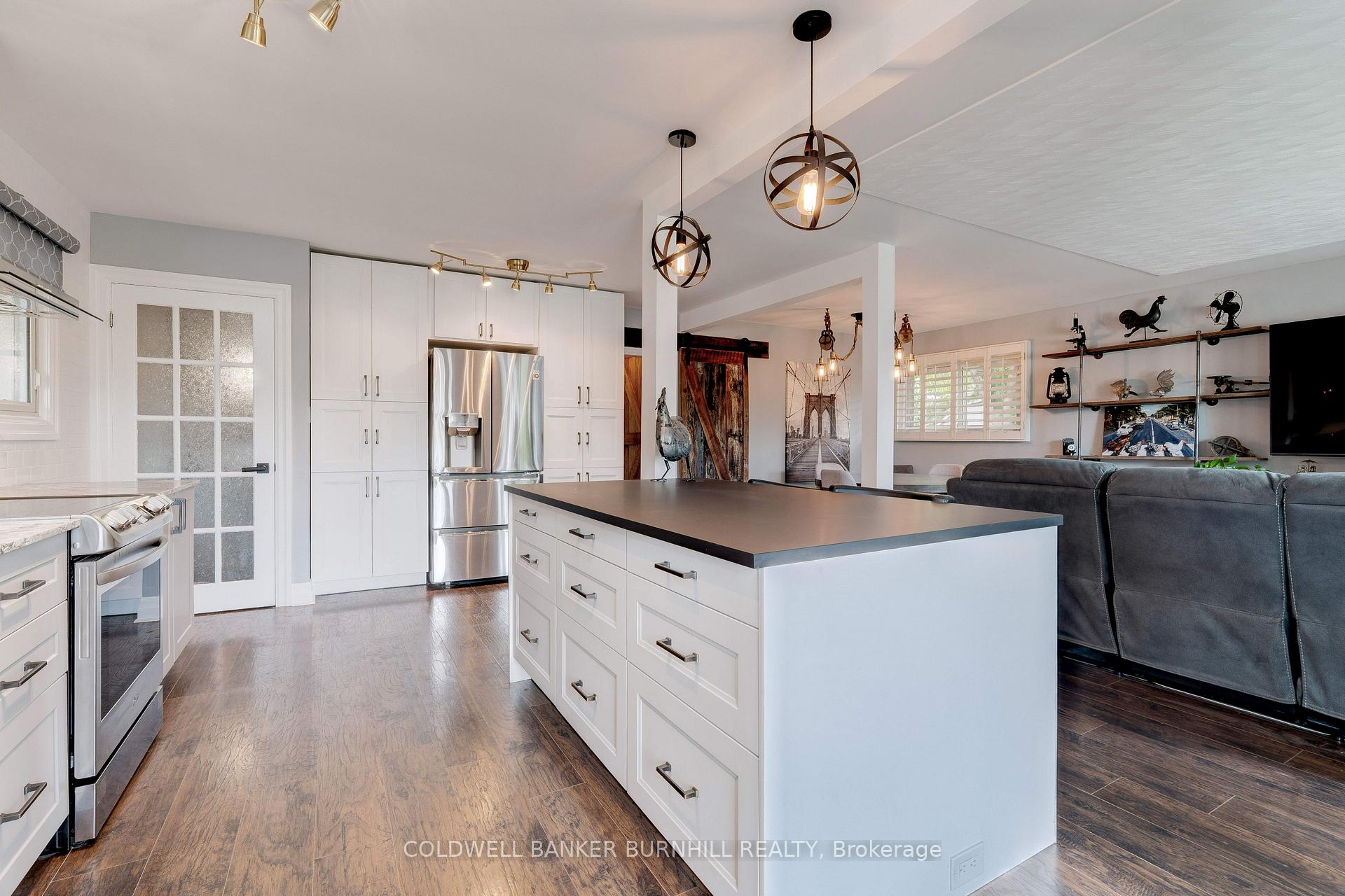 Photo 5 of 175 Kings Forest Drive, Hamilton, Huntington — HOMEH