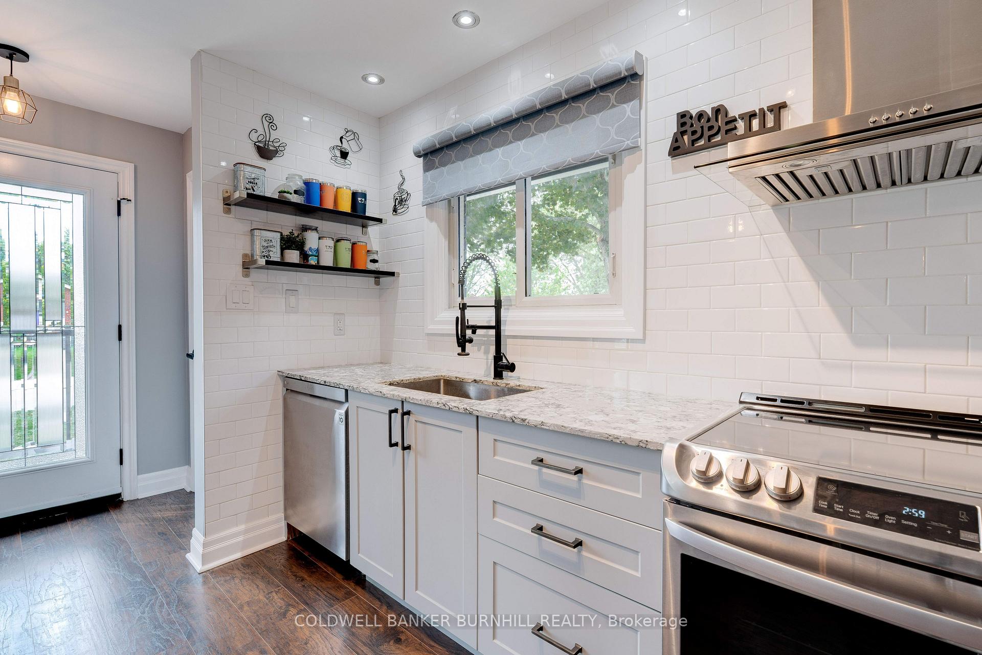 Photo 10 of 175 Kings Forest Drive, Hamilton, Huntington — HOMEH