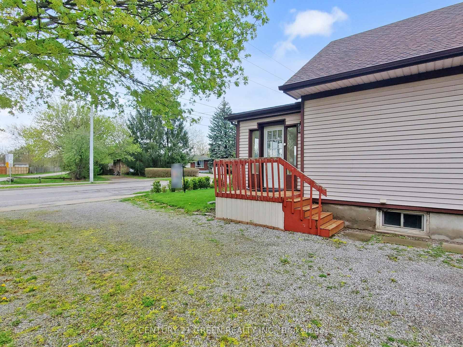 Photo 4 of 521 Carlton Street, St. Catharines, Carlton/Bunting — HOMEH