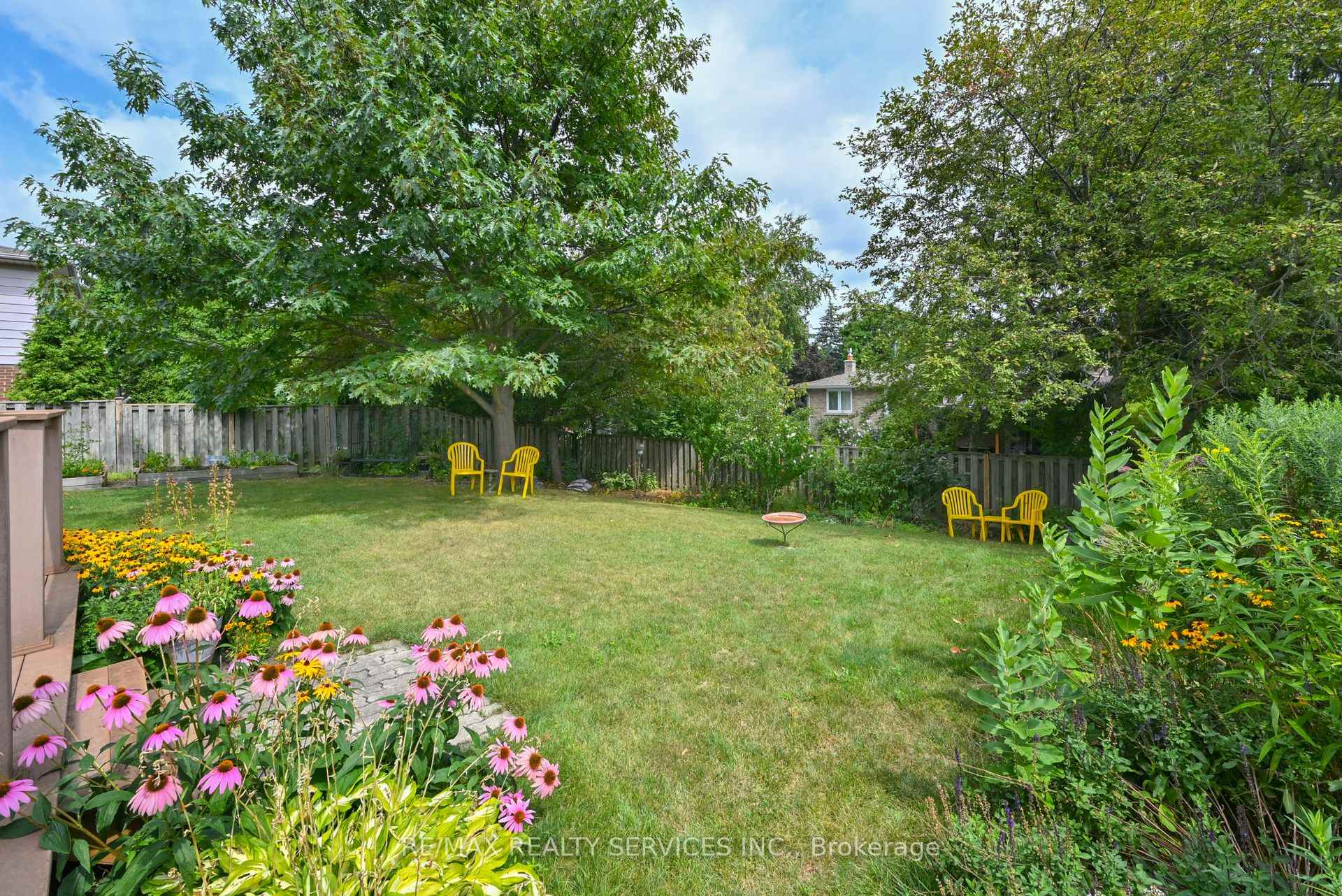 Photo 3 of 23 Governor Grove Crescent, Brampton, Brampton South — HOMEH