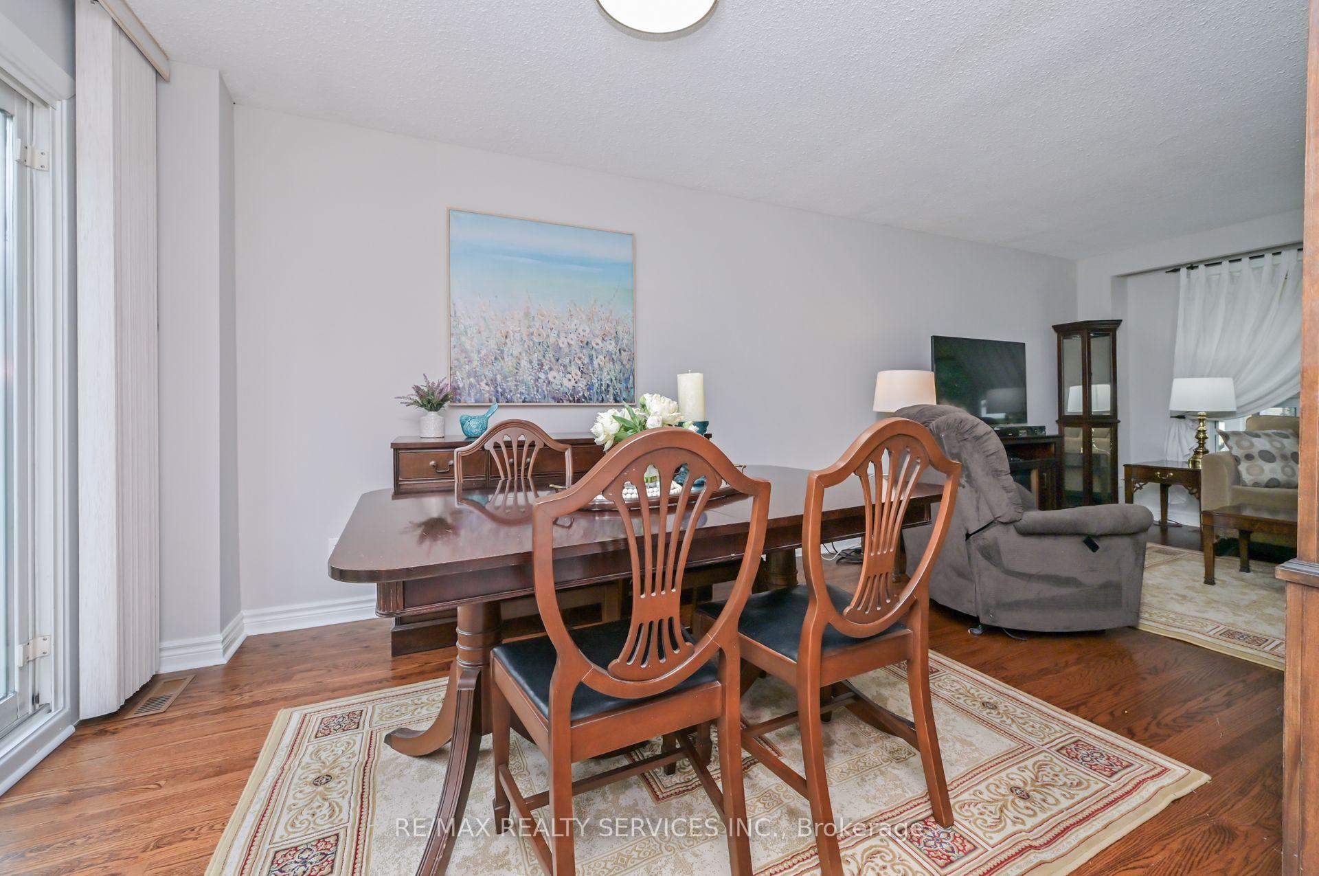 Photo 10 of 23 Governor Grove Crescent, Brampton, Brampton South — HOMEH