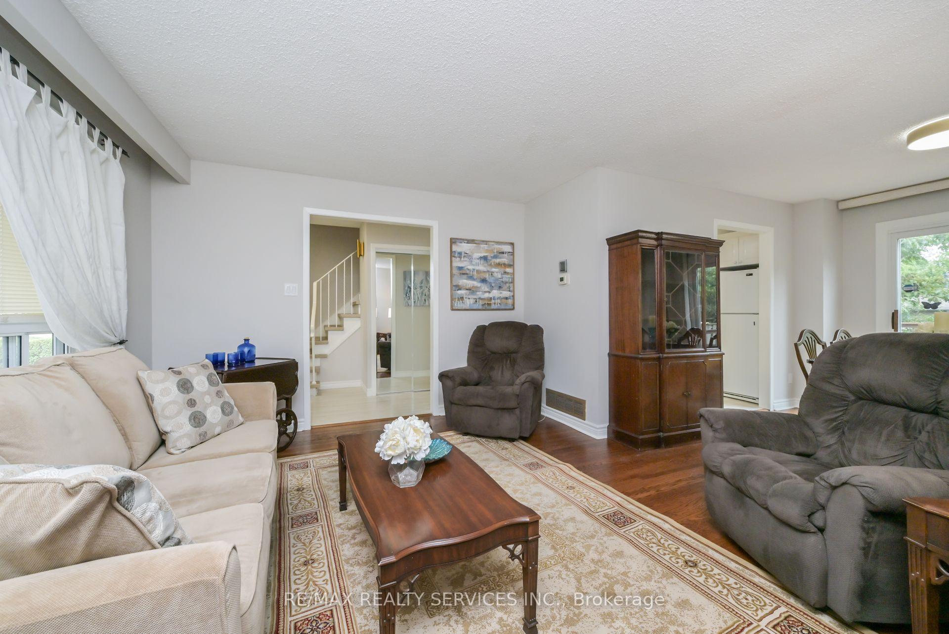 Photo 13 of 23 Governor Grove Crescent, Brampton, Brampton South — HOMEH