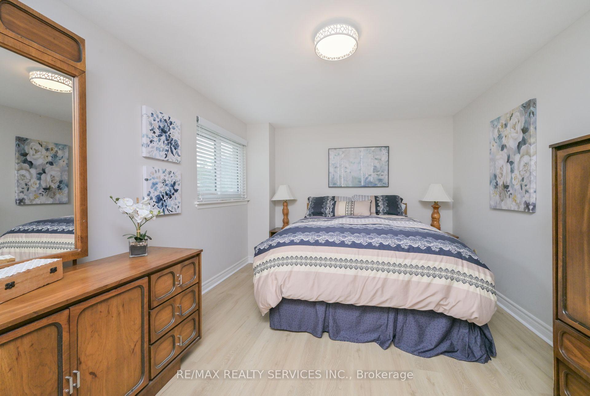 Photo 15 of 23 Governor Grove Crescent, Brampton, Brampton South — HOMEH