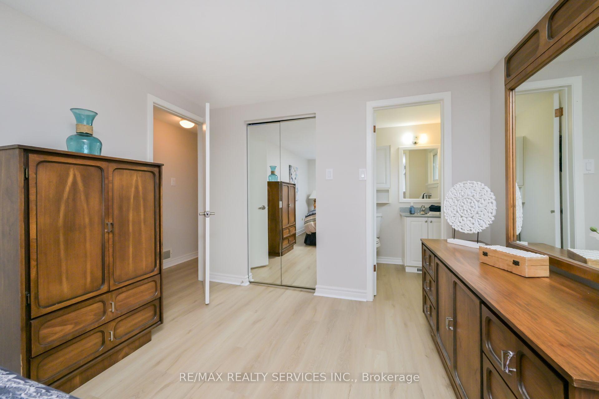 Photo 16 of 23 Governor Grove Crescent, Brampton, Brampton South — HOMEH