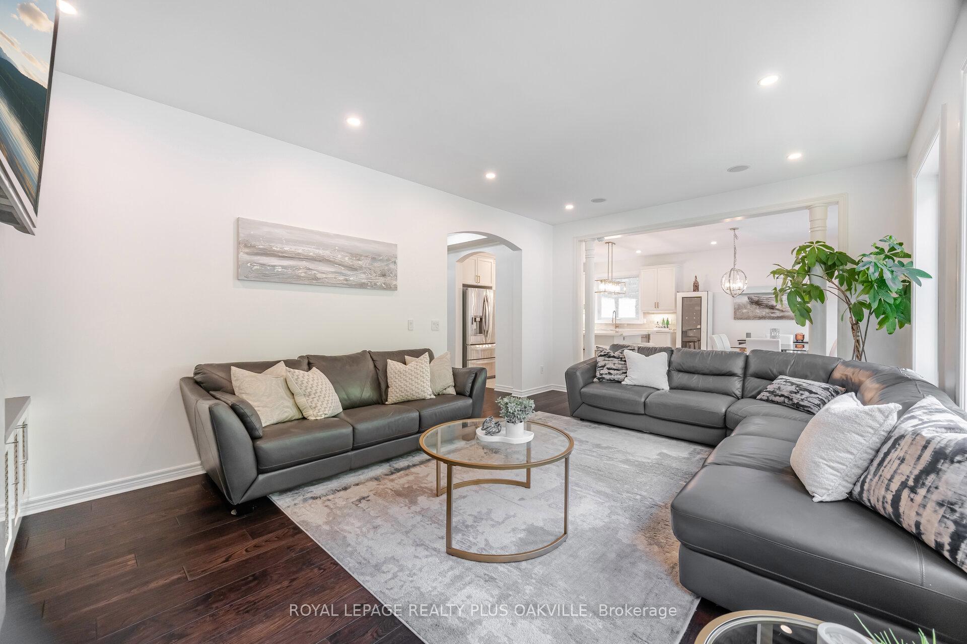 Photo 13 of 64 Sutherland Crescent, Hamilton, Meadowlands — HOMEH