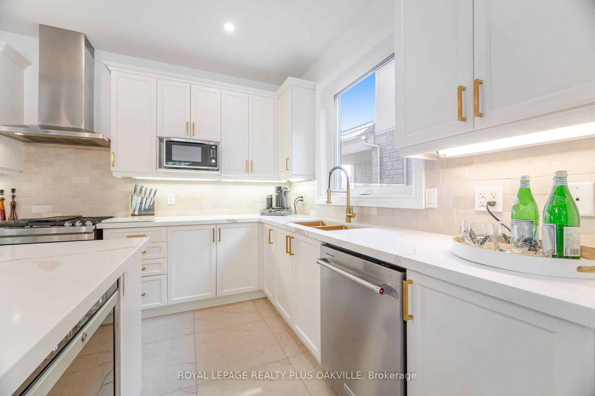Photo 19 of 64 Sutherland Crescent, Hamilton, Meadowlands — HOMEH