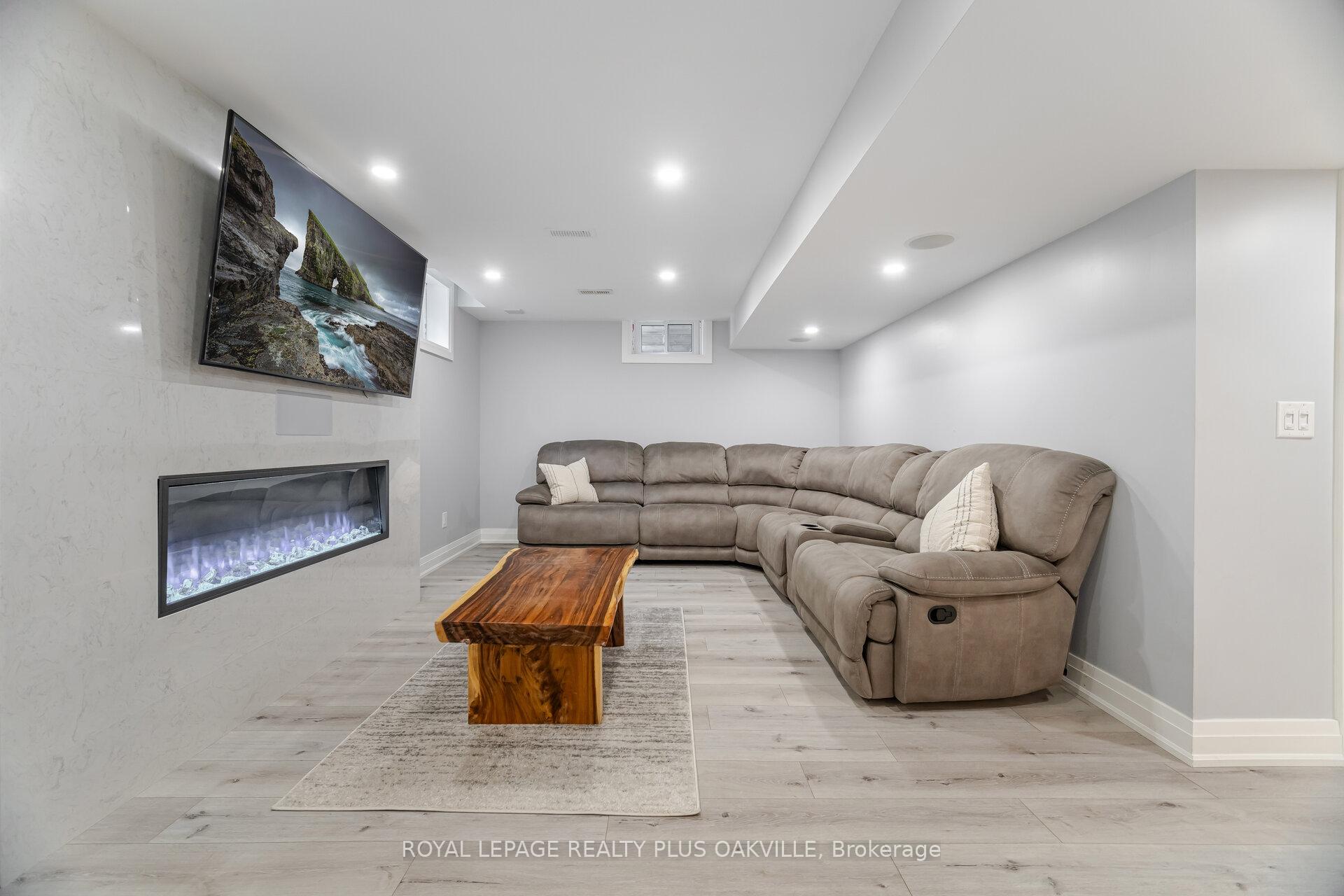 Photo 59 of 64 Sutherland Crescent, Hamilton, Meadowlands — HOMEH