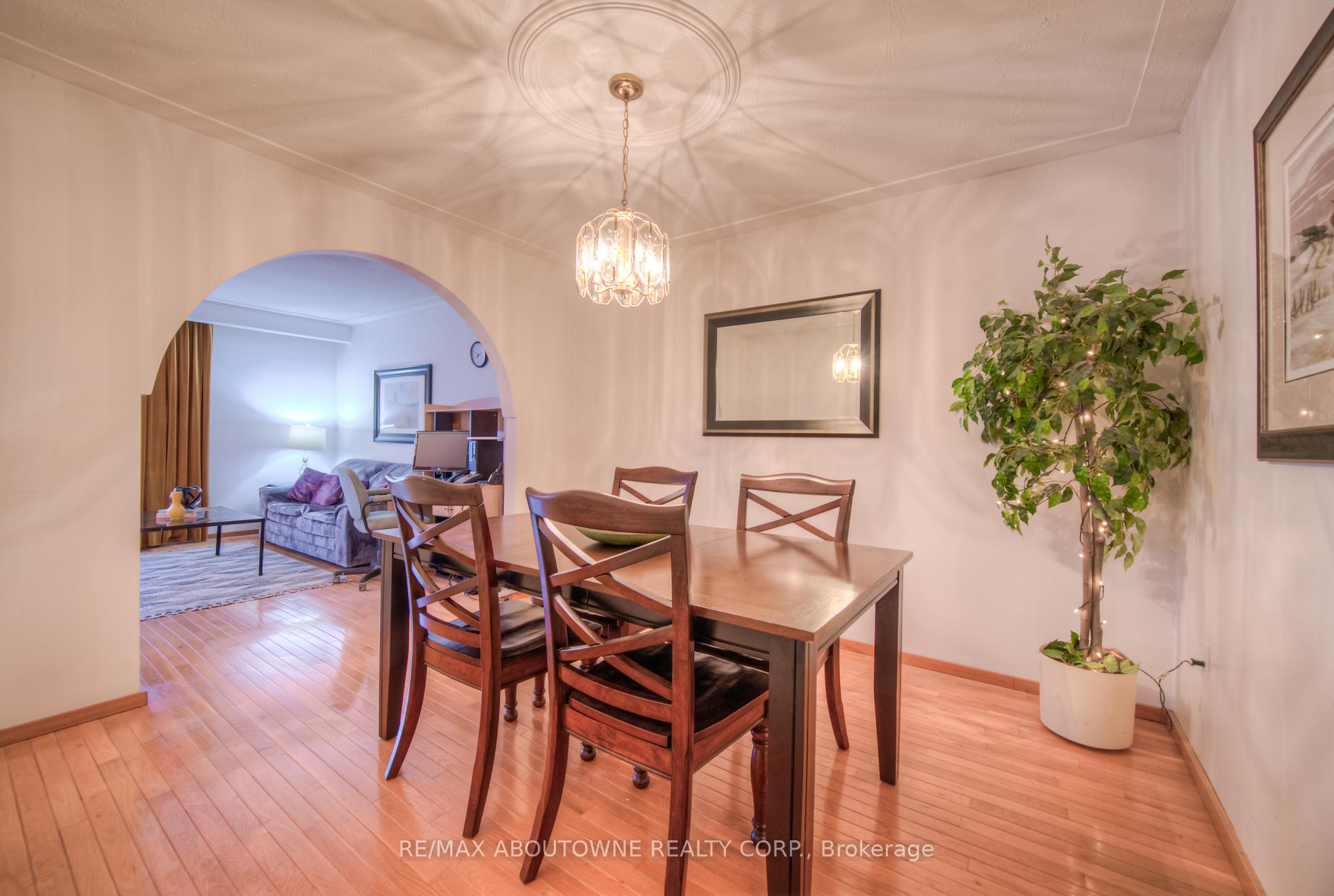 Photo 6 of 47 Chester Road, Hamilton, Stoney Creek — HOMEH
