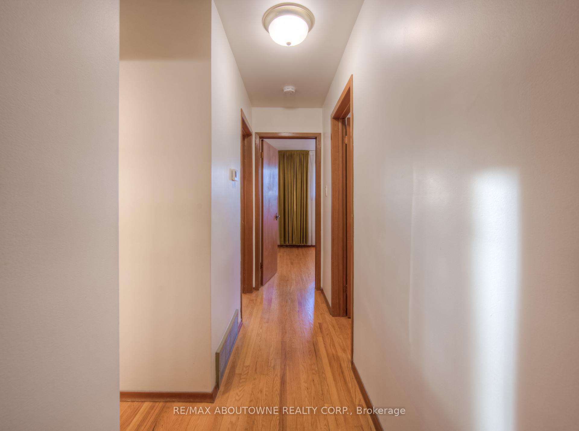 Photo 11 of 47 Chester Road, Hamilton, Stoney Creek — HOMEH