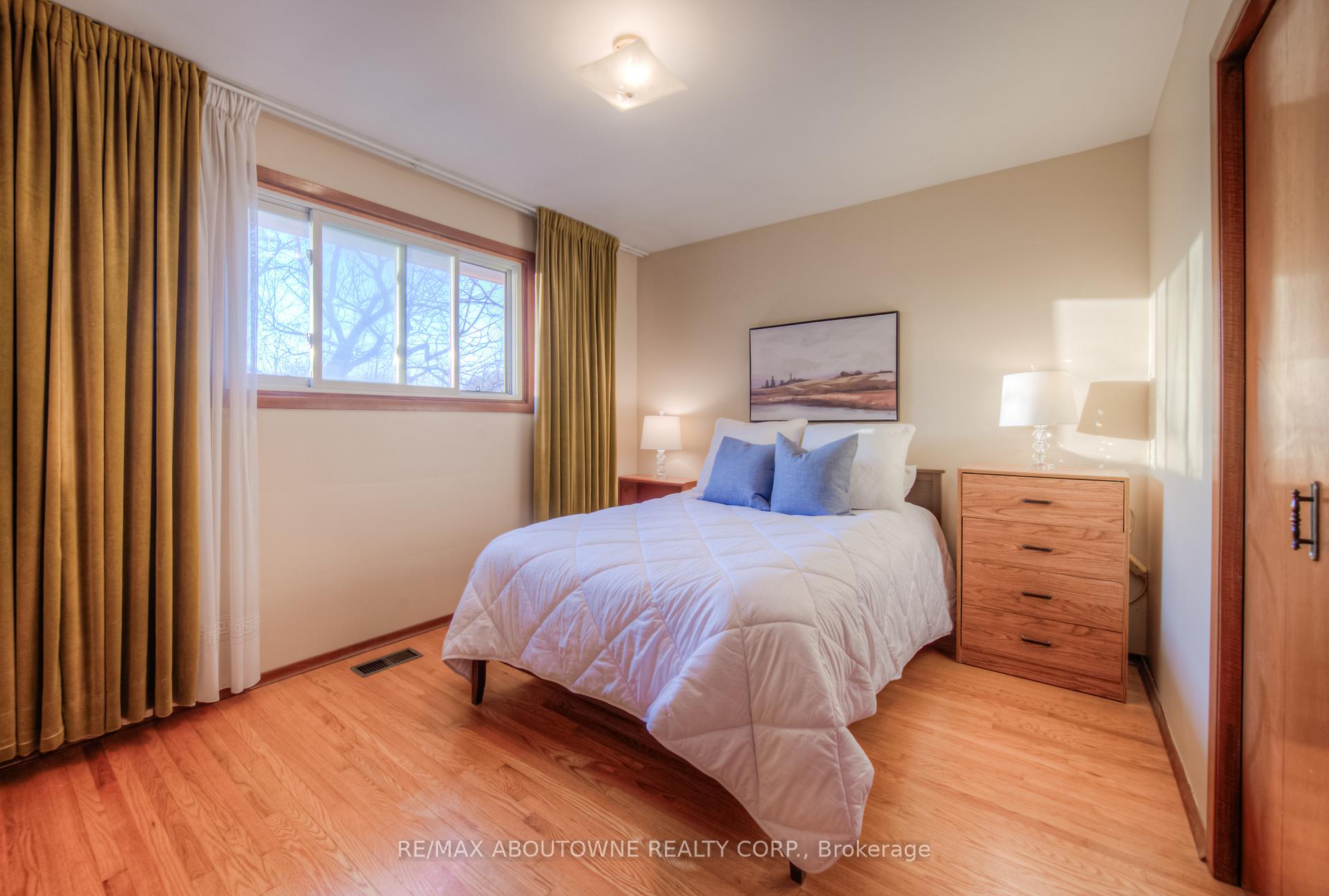 Photo 14 of 47 Chester Road, Hamilton, Stoney Creek — HOMEH