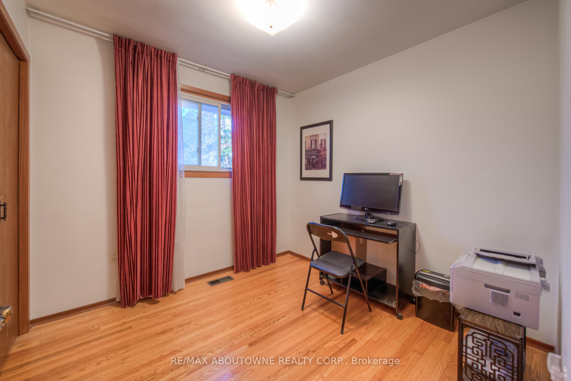 Photo 15 of 47 Chester Road, Hamilton, Stoney Creek — HOMEH