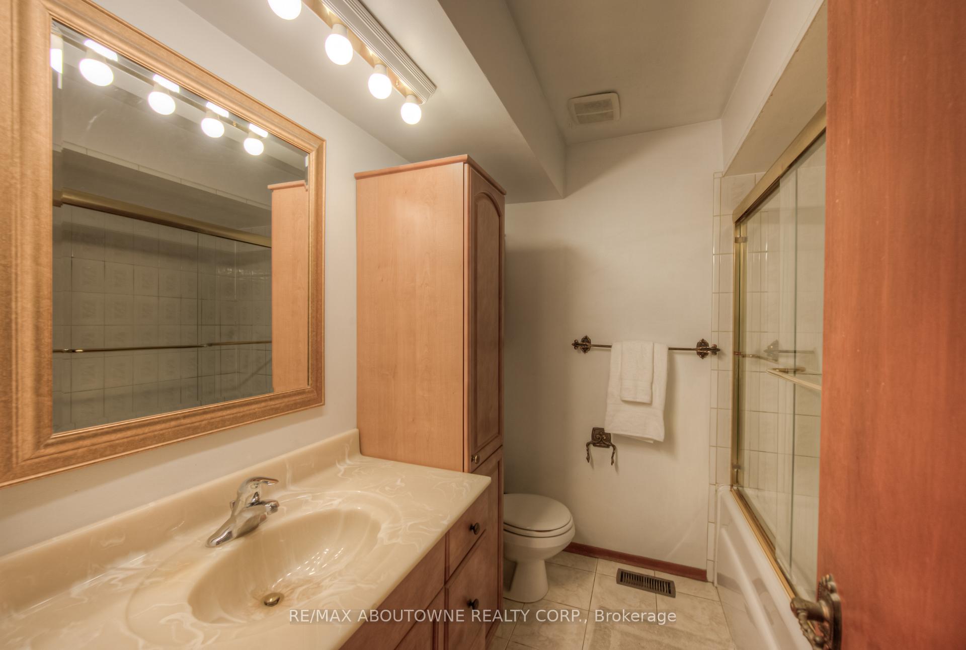 Photo 16 of 47 Chester Road, Hamilton, Stoney Creek — HOMEH