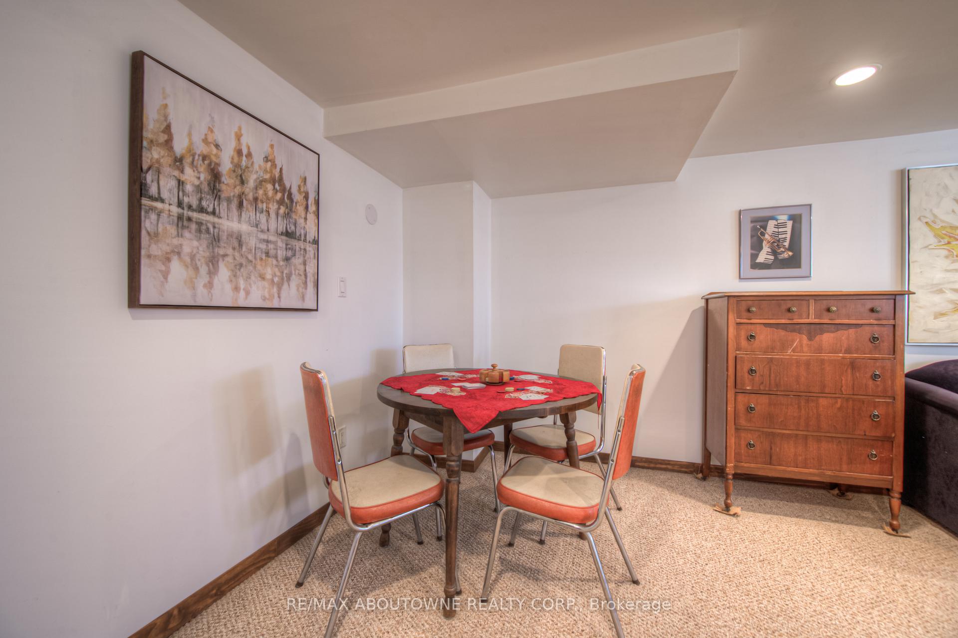 Photo 22 of 47 Chester Road, Hamilton, Stoney Creek — HOMEH