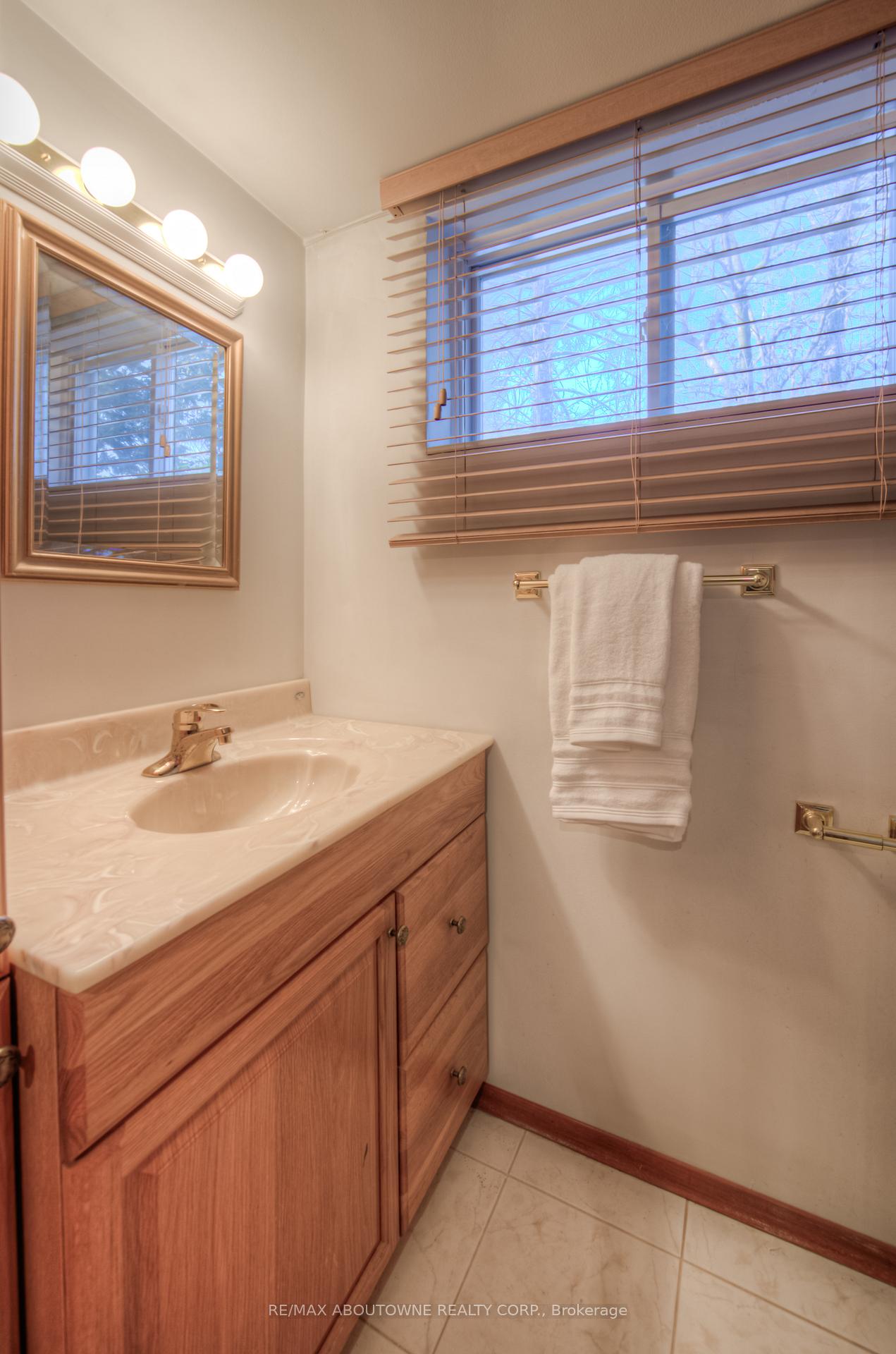 Photo 24 of 47 Chester Road, Hamilton, Stoney Creek — HOMEH
