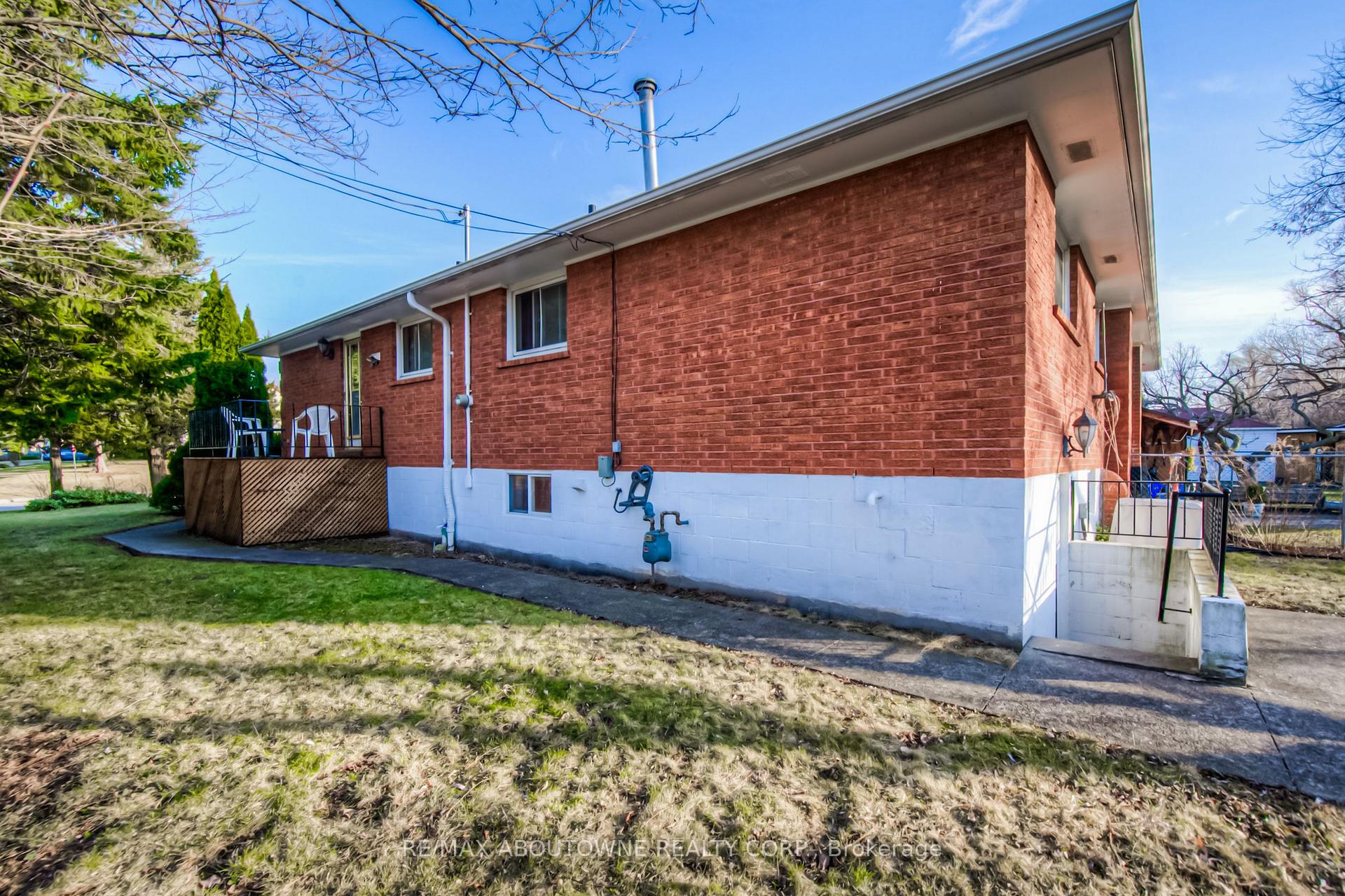 Photo 32 of 47 Chester Road, Hamilton, Stoney Creek — HOMEH