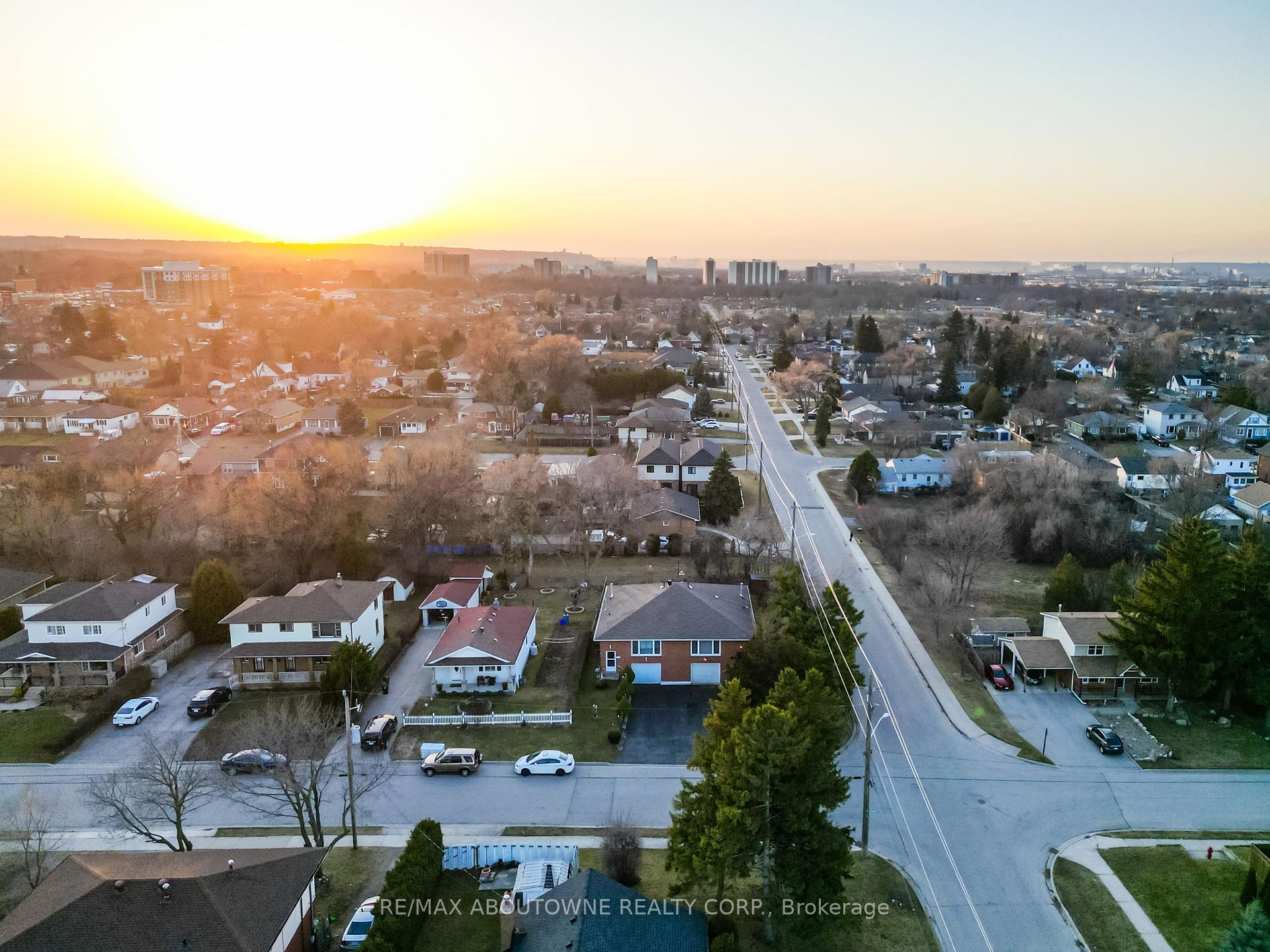 Photo 35 of 47 Chester Road, Hamilton, Stoney Creek — HOMEH
