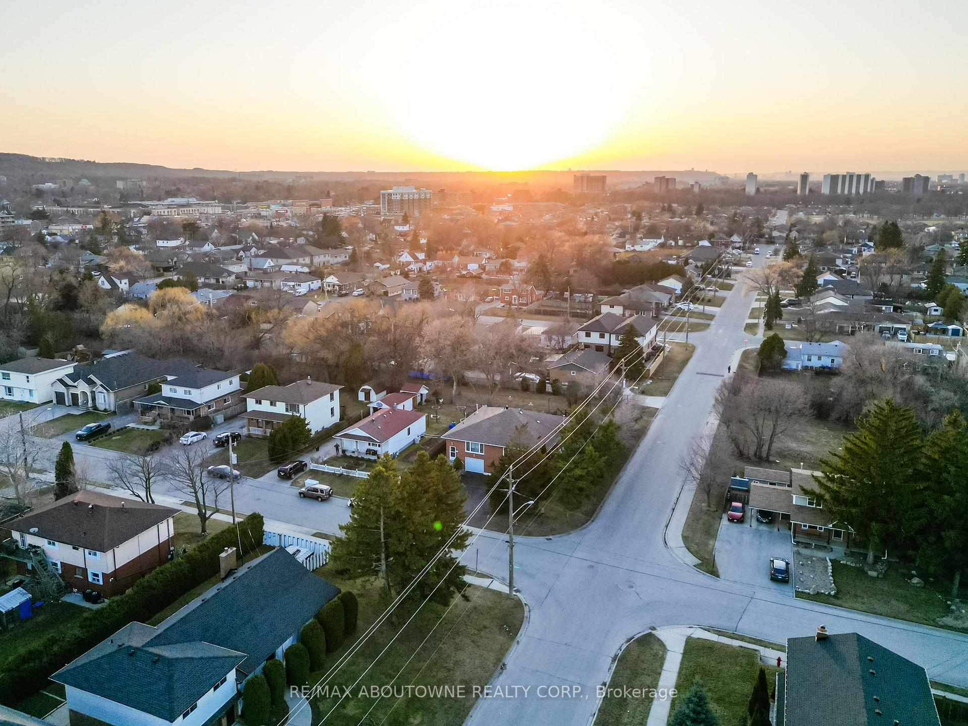 Photo 36 of 47 Chester Road, Hamilton, Stoney Creek — HOMEH