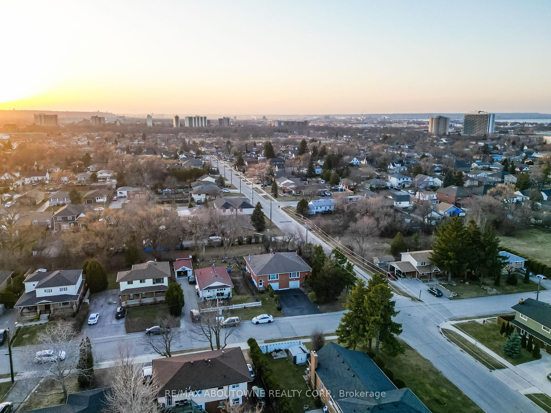 Photo 37 of 47 Chester Road, Hamilton, Stoney Creek — HOMEH