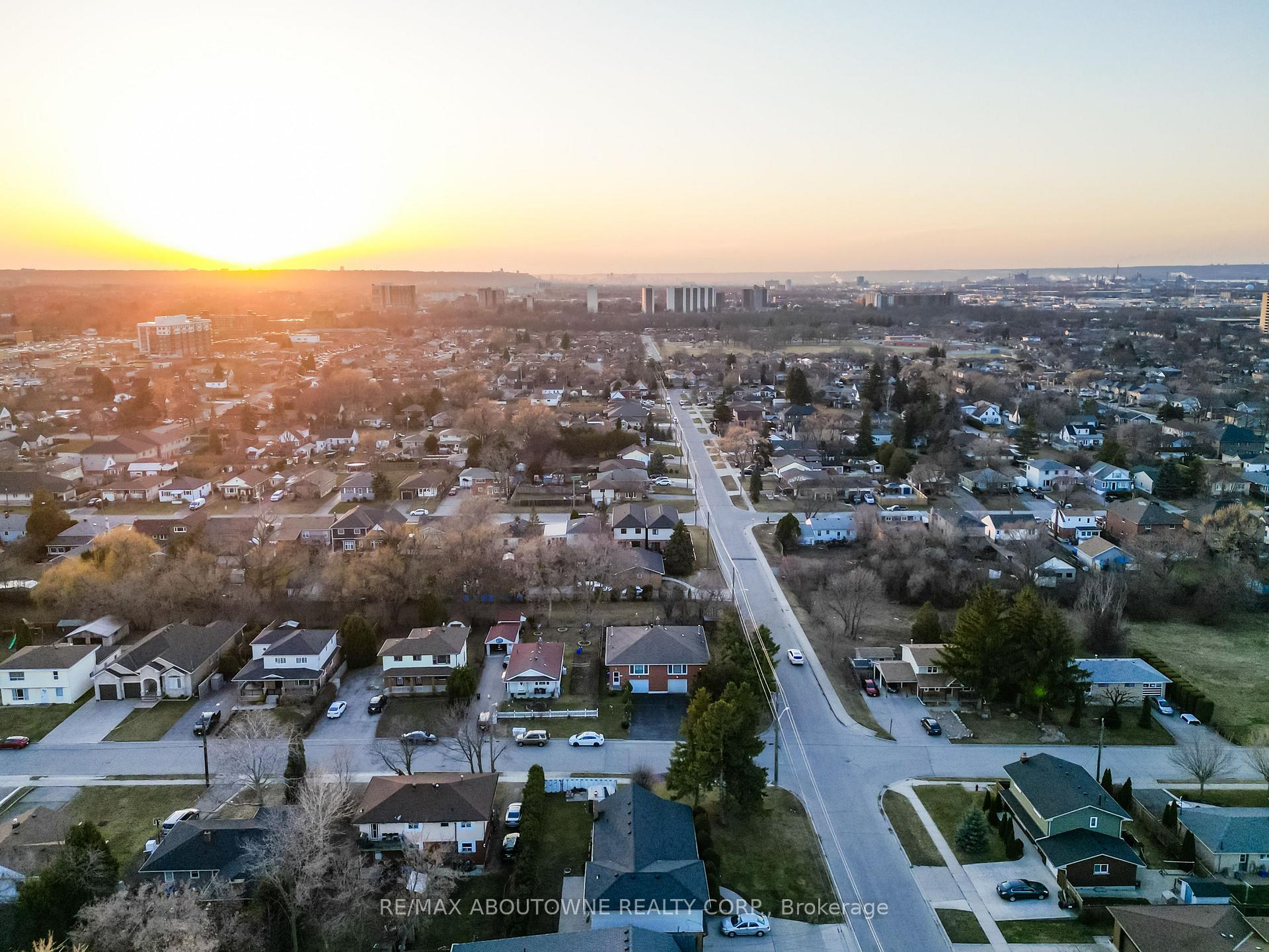 Photo 38 of 47 Chester Road, Hamilton, Stoney Creek — HOMEH