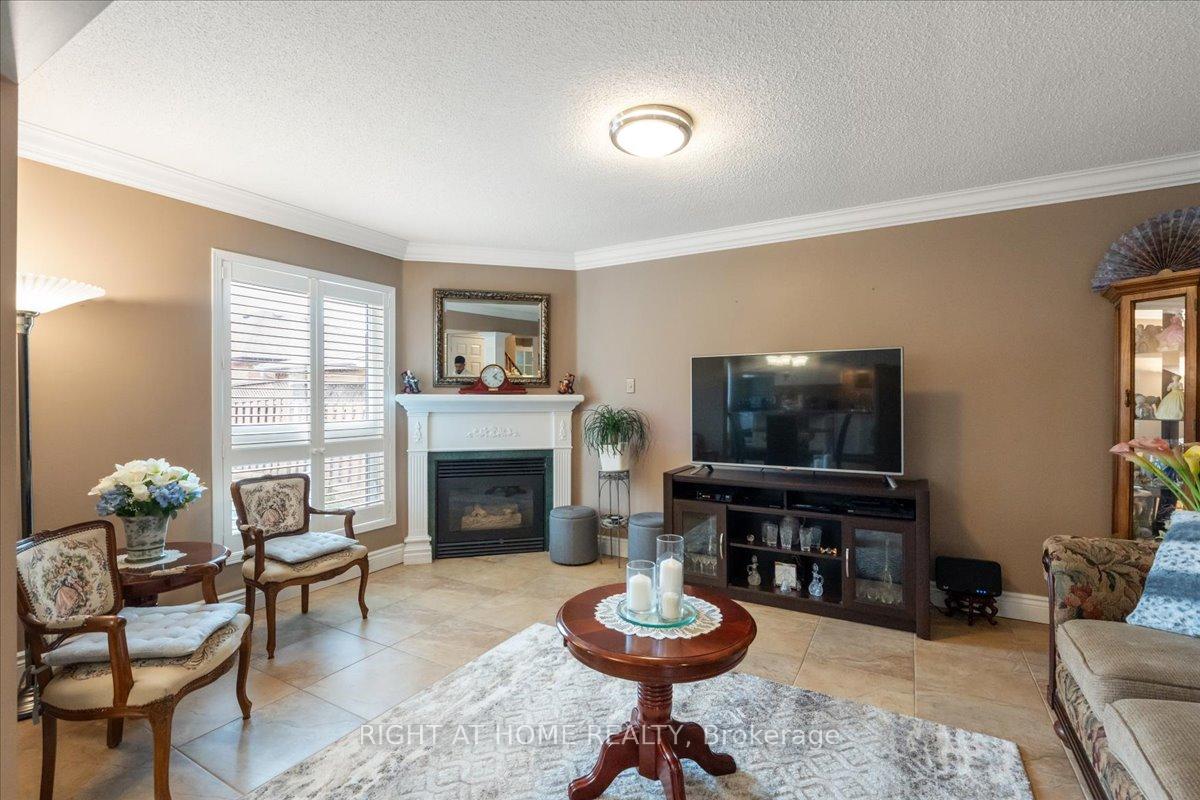 Photo 3 of 24 Suncrest Drive, Brampton, Brampton West — HOMEH