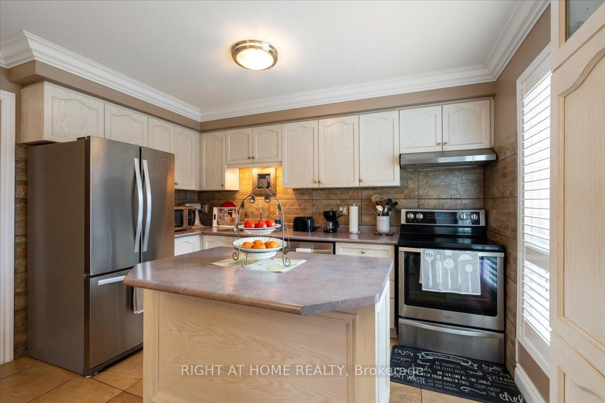 Photo 6 of 24 Suncrest Drive, Brampton, Brampton West — HOMEH