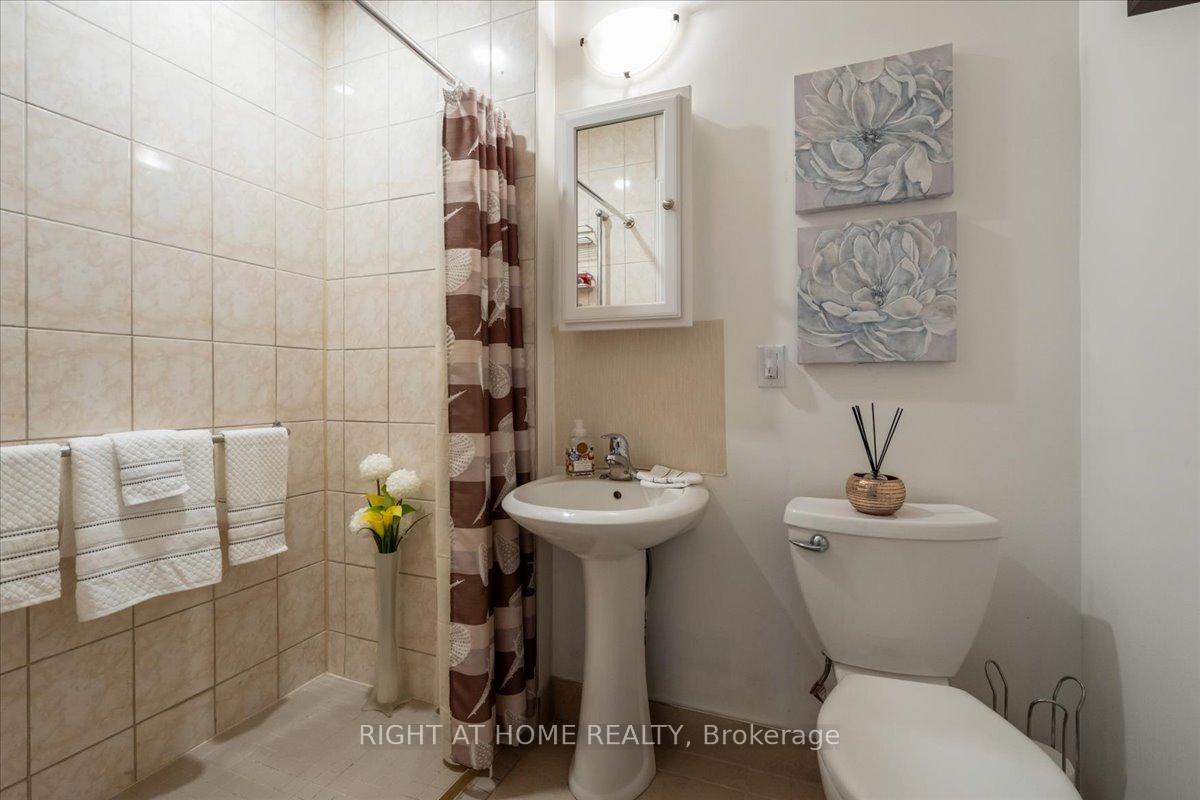Photo 4 of 24 Suncrest Drive, Brampton, Brampton West — HOMEH