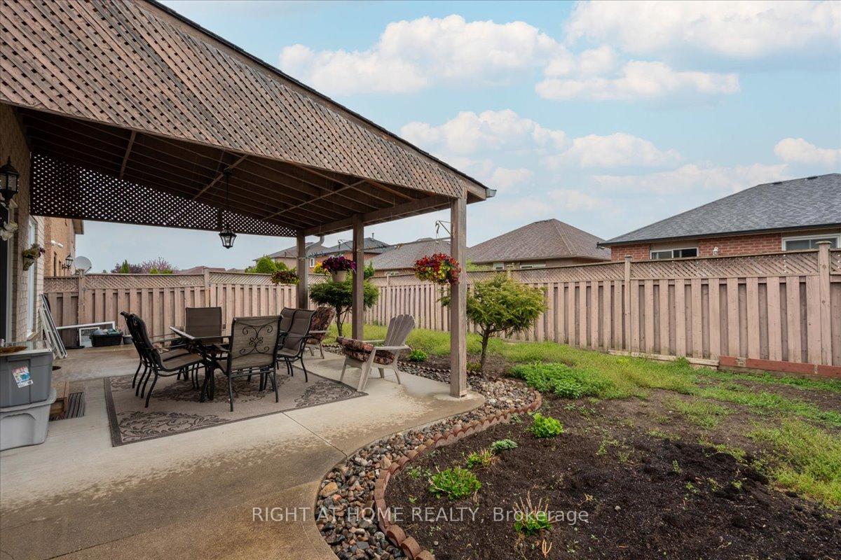 Photo 12 of 24 Suncrest Drive, Brampton, Brampton West — HOMEH