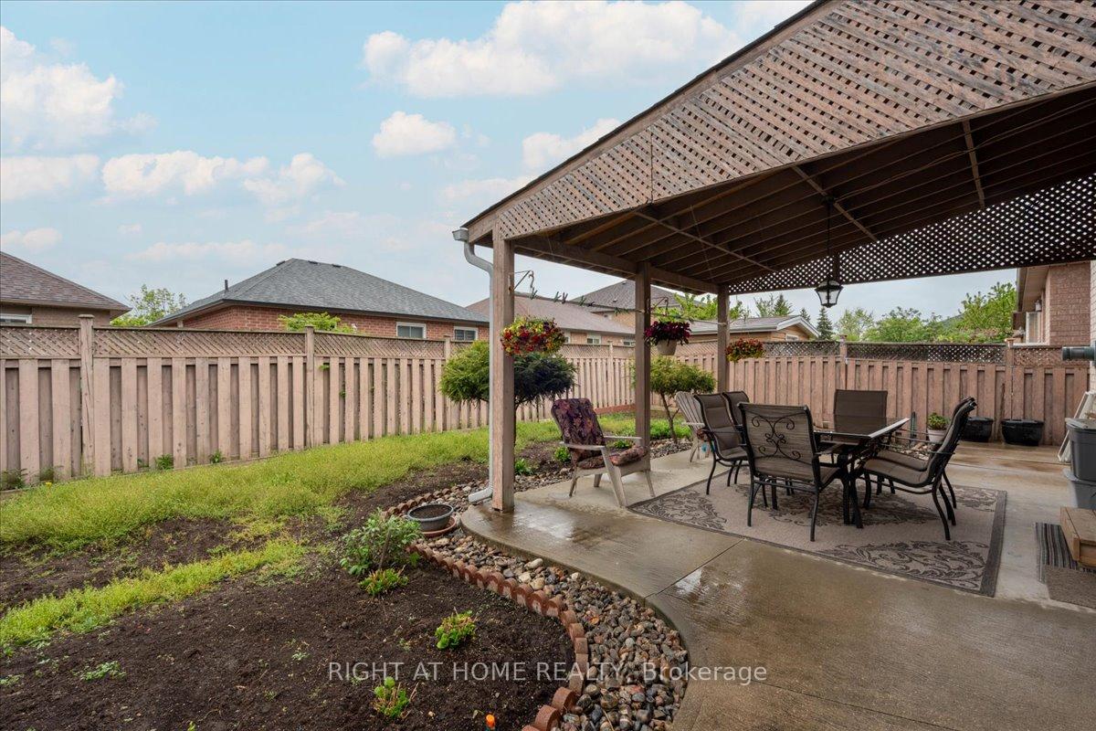 Photo 5 of 24 Suncrest Drive, Brampton, Brampton West — HOMEH
