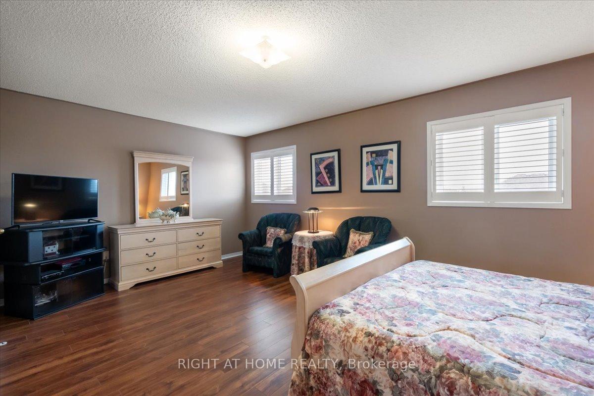 Photo 15 of 24 Suncrest Drive, Brampton, Brampton West — HOMEH