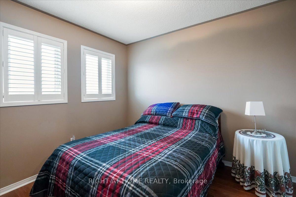 Photo 13 of 24 Suncrest Drive, Brampton, Brampton West — HOMEH