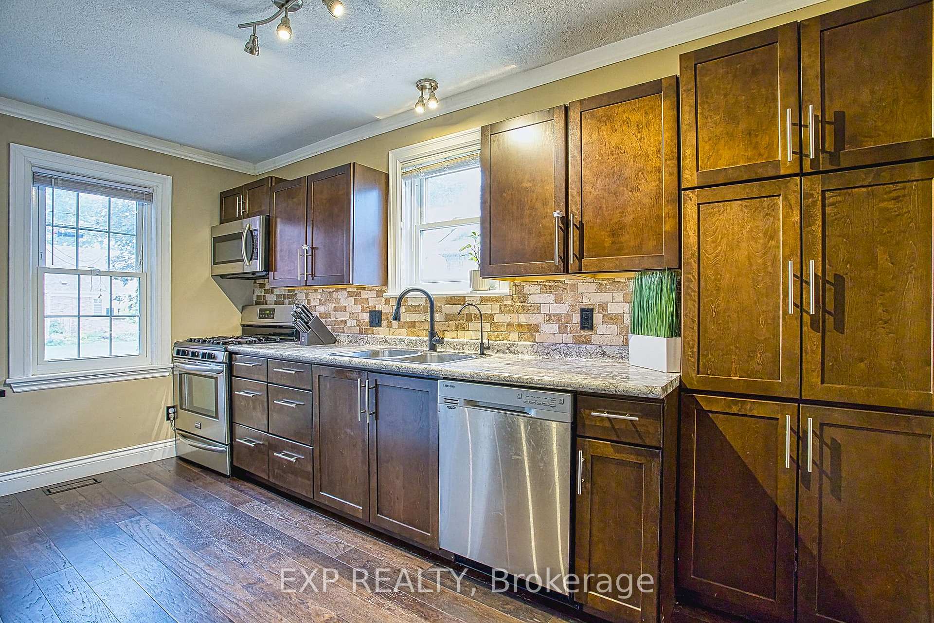 Photo 37 of 100 Second Street N, Hamilton, Stoney Creek — HOMEH