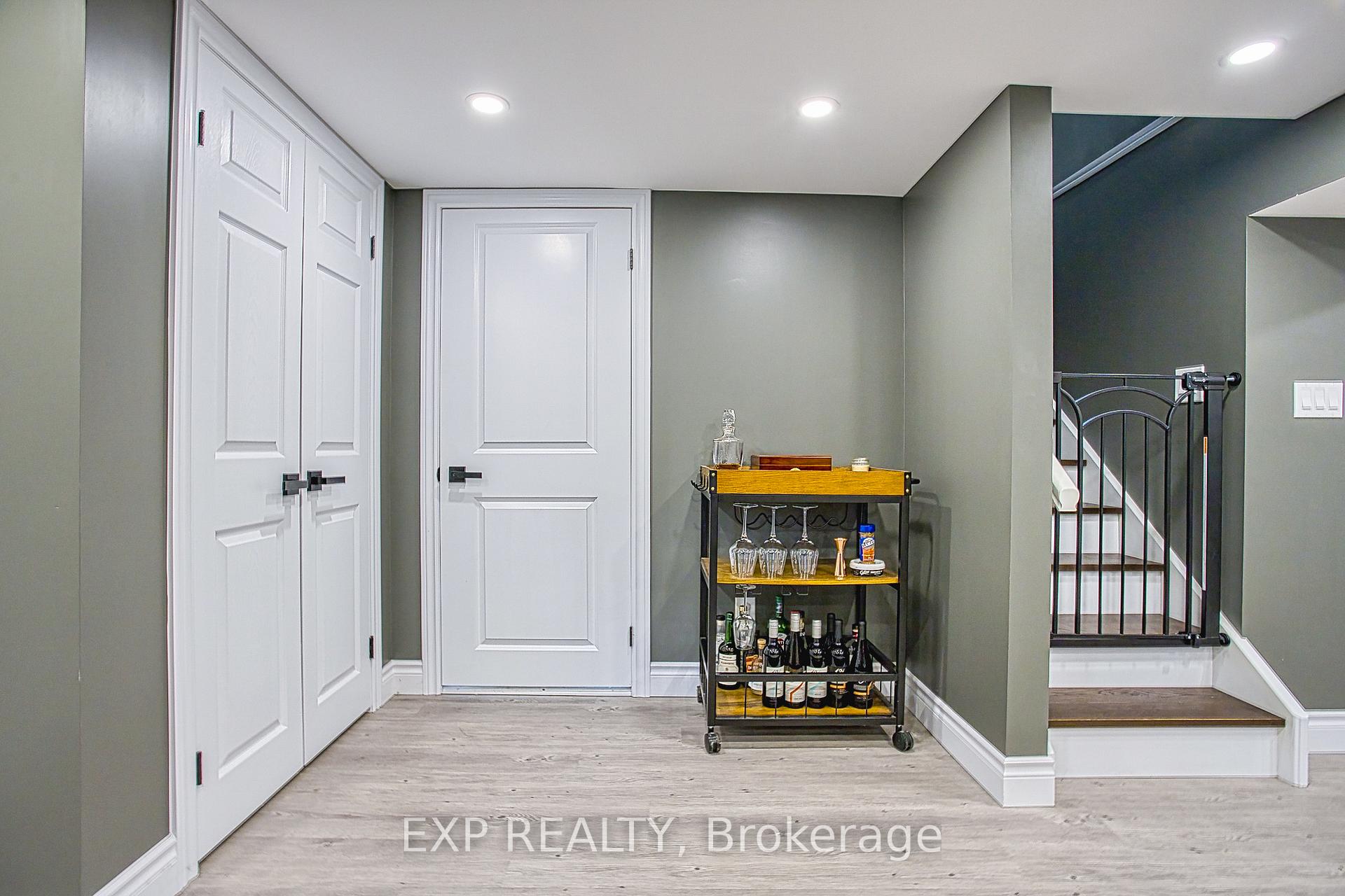 Photo 51 of 100 Second Street N, Hamilton, Stoney Creek — HOMEH