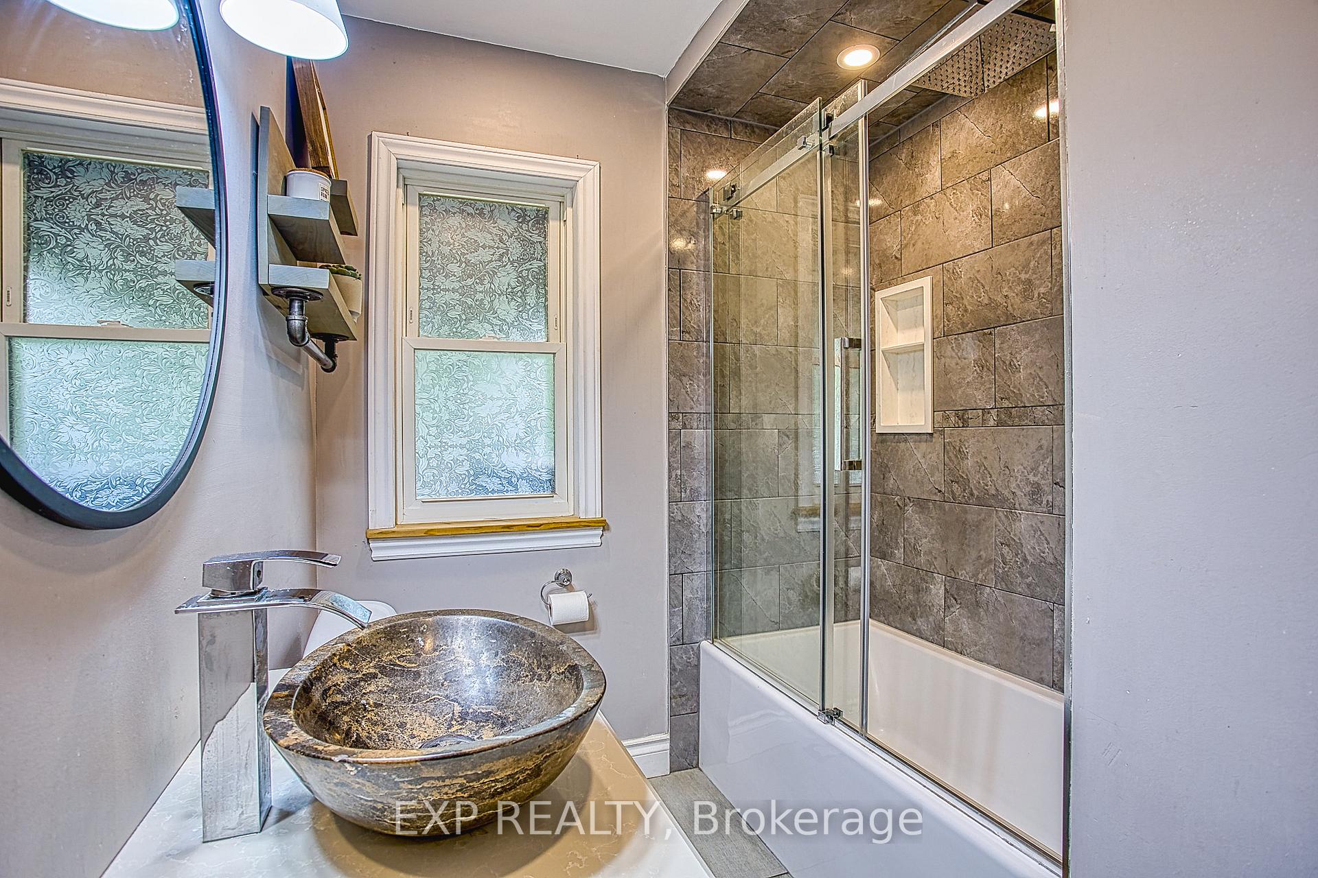 Photo 61 of 100 Second Street N, Hamilton, Stoney Creek — HOMEH