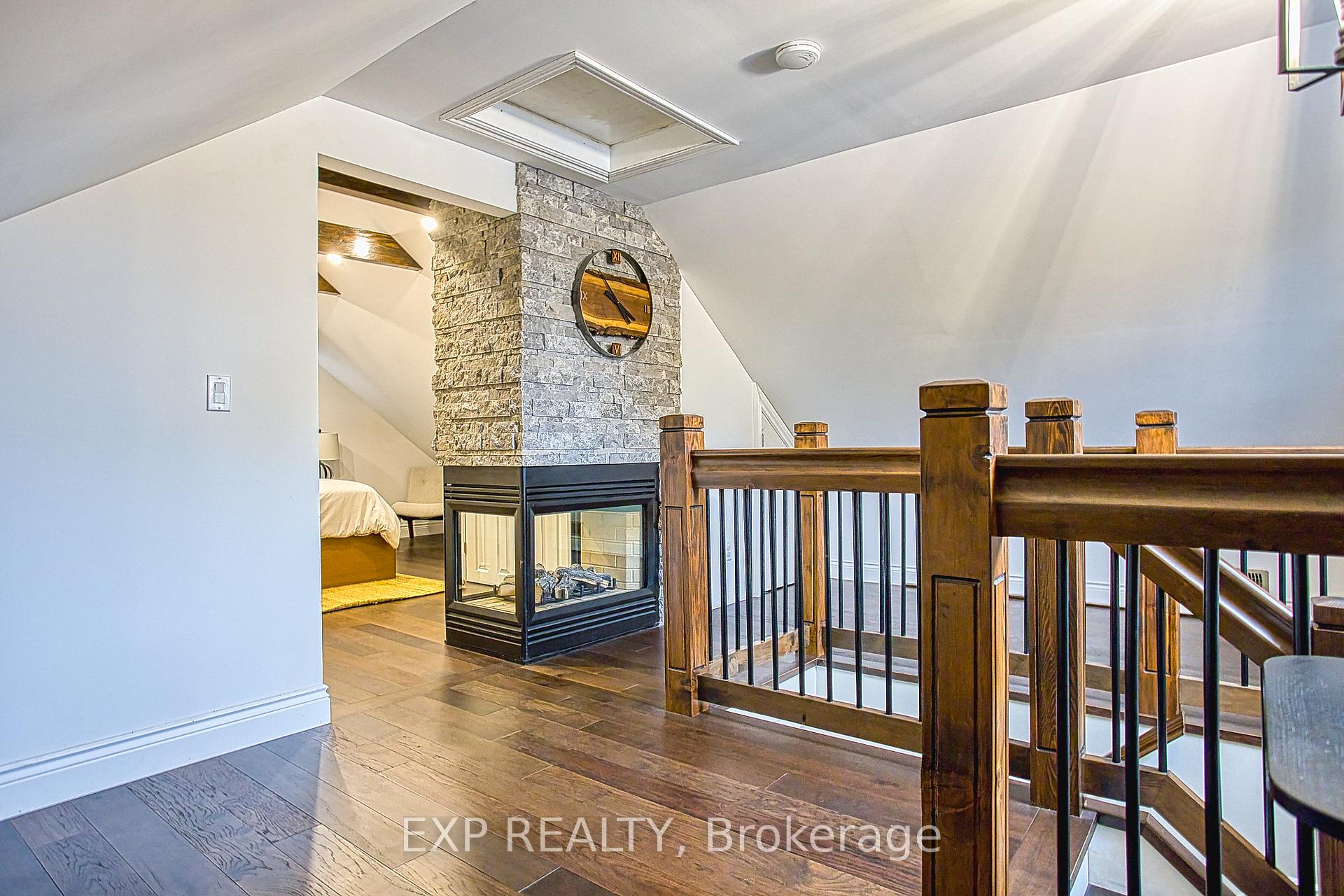 Photo 63 of 100 Second Street N, Hamilton, Stoney Creek — HOMEH