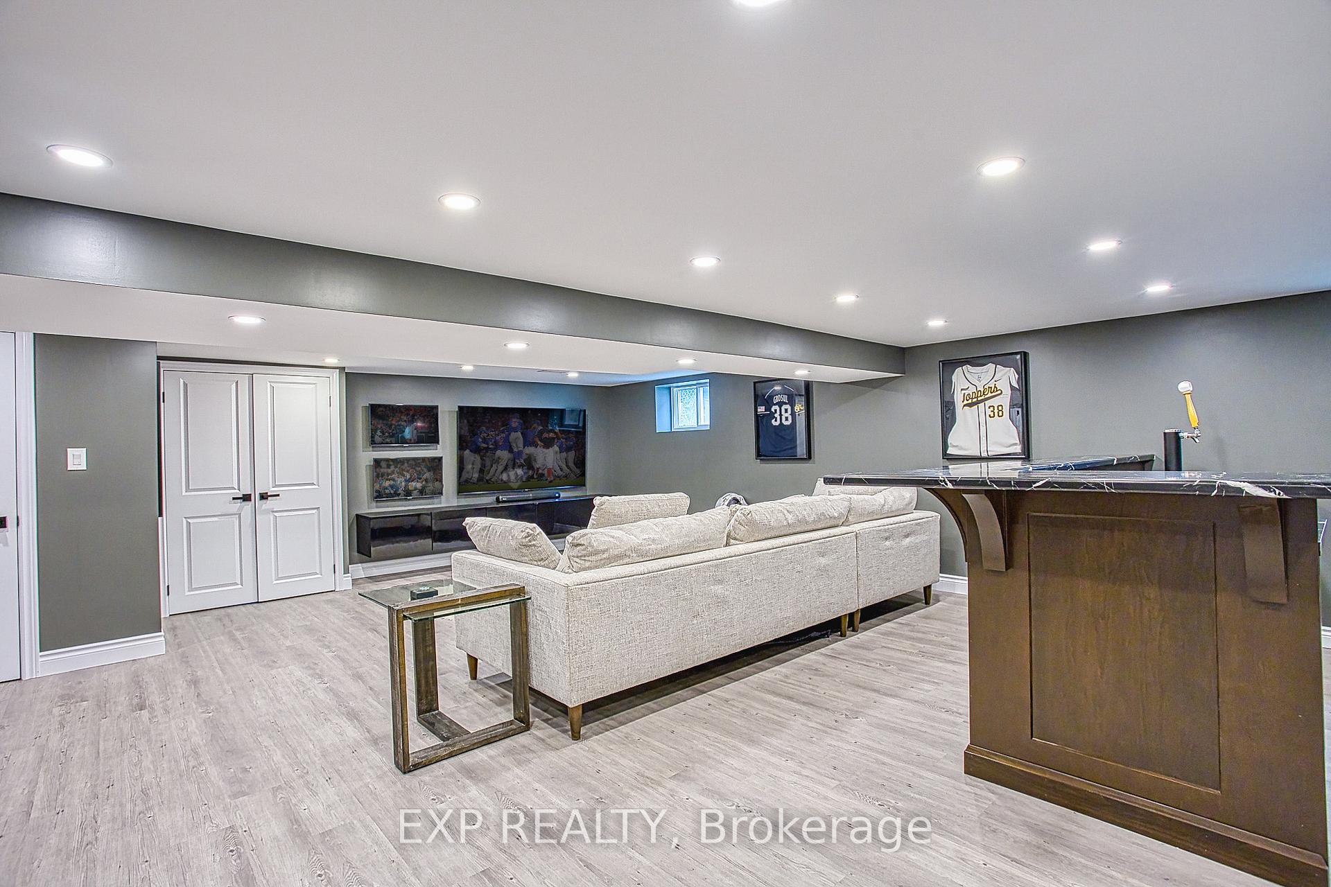 Photo 67 of 100 Second Street N, Hamilton, Stoney Creek — HOMEH
