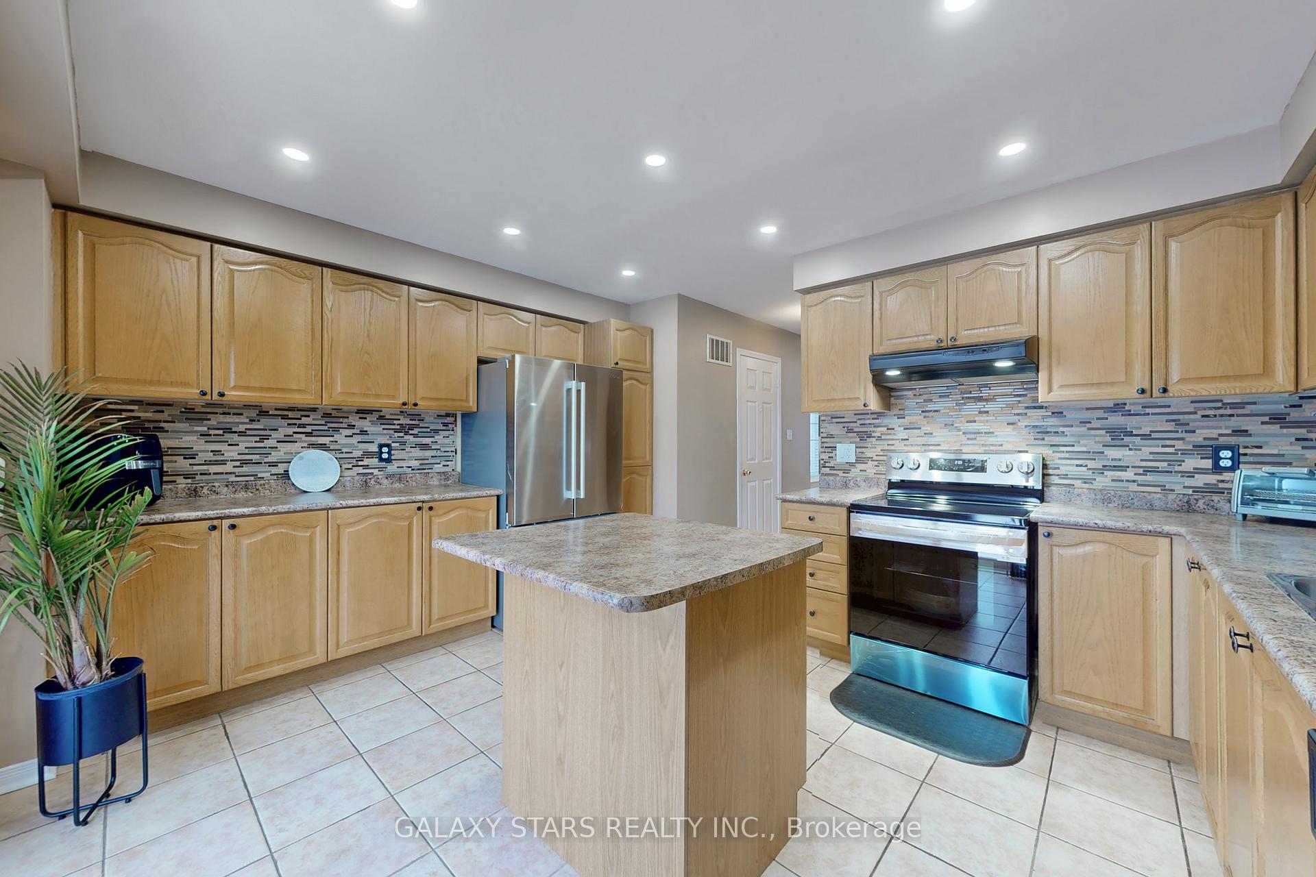 Photo 12 of 24 Stonewood Street, Ajax, South West — HOMEH