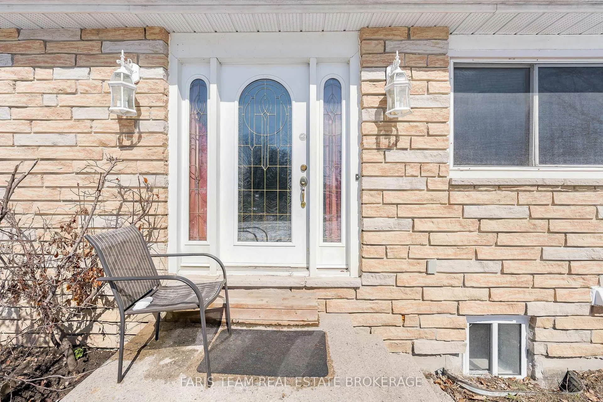 Photo 3 of 706 James Street, Innisfil, Alcona — HOMEH