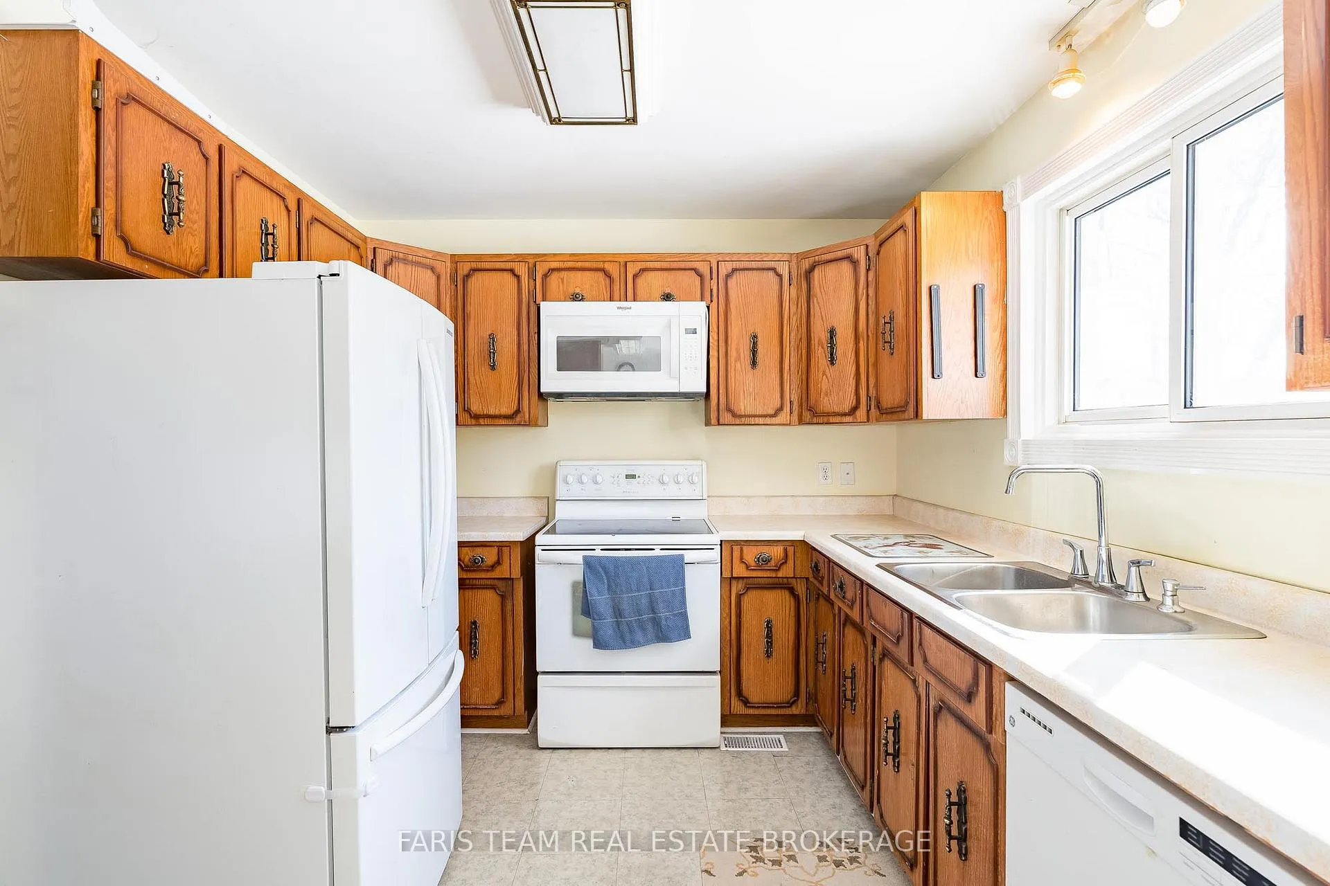 Photo 5 of 706 James Street, Innisfil, Alcona — HOMEH