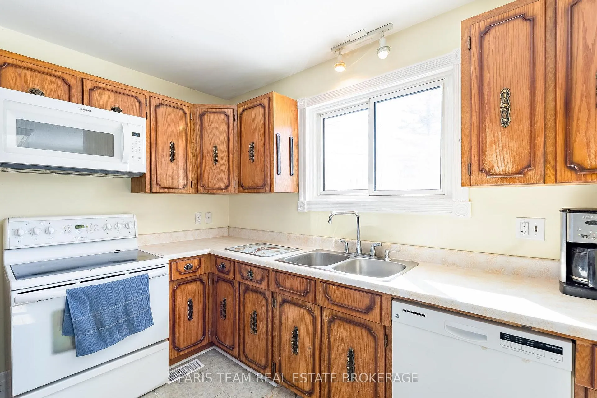 Photo 6 of 706 James Street, Innisfil, Alcona — HOMEH
