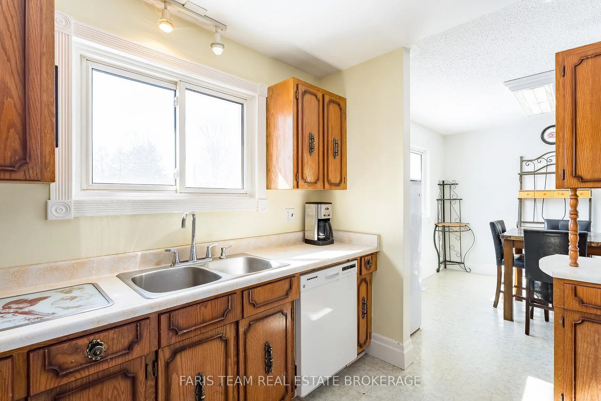 Photo 7 of 706 James Street, Innisfil, Alcona — HOMEH