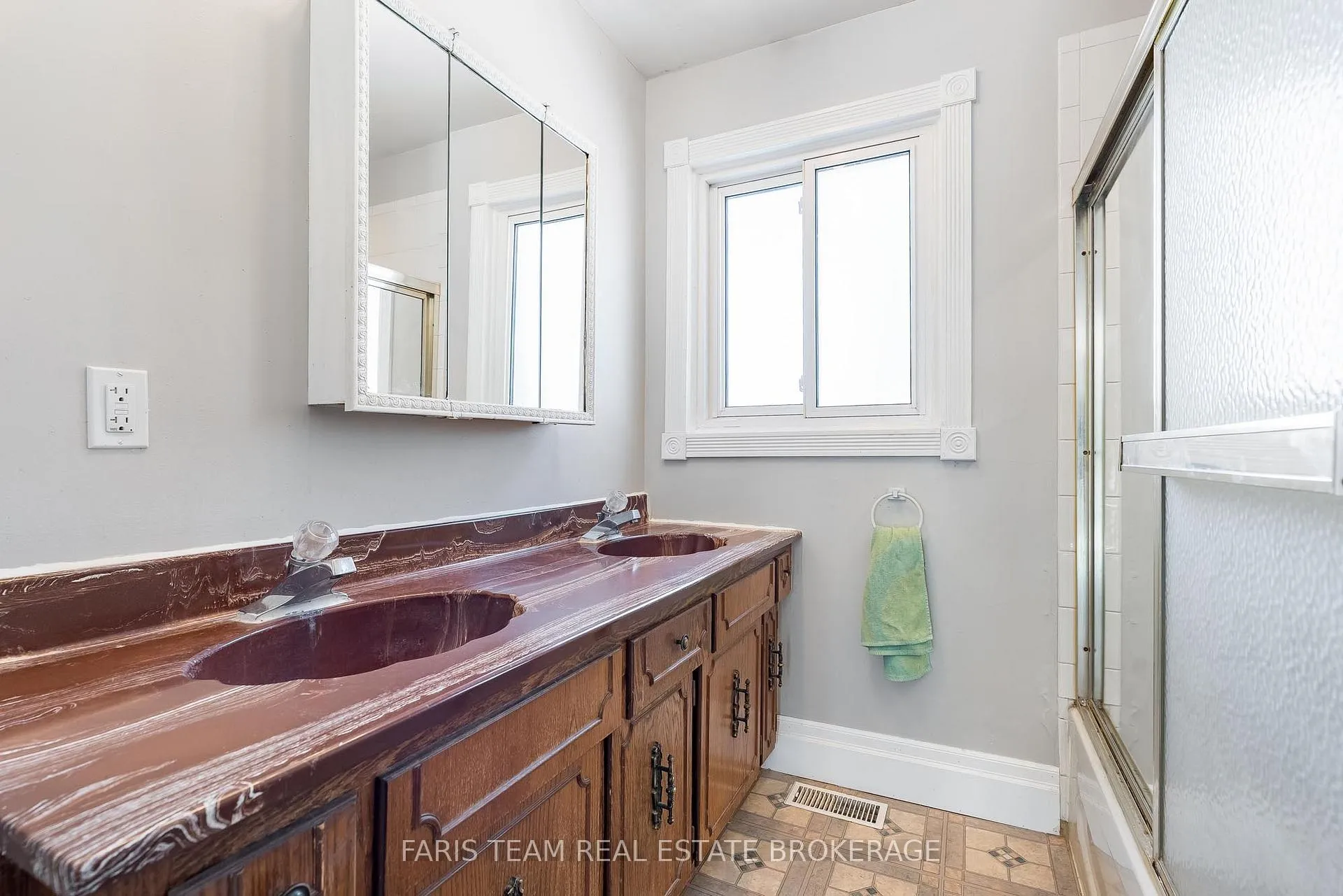 Photo 16 of 706 James Street, Innisfil, Alcona — HOMEH
