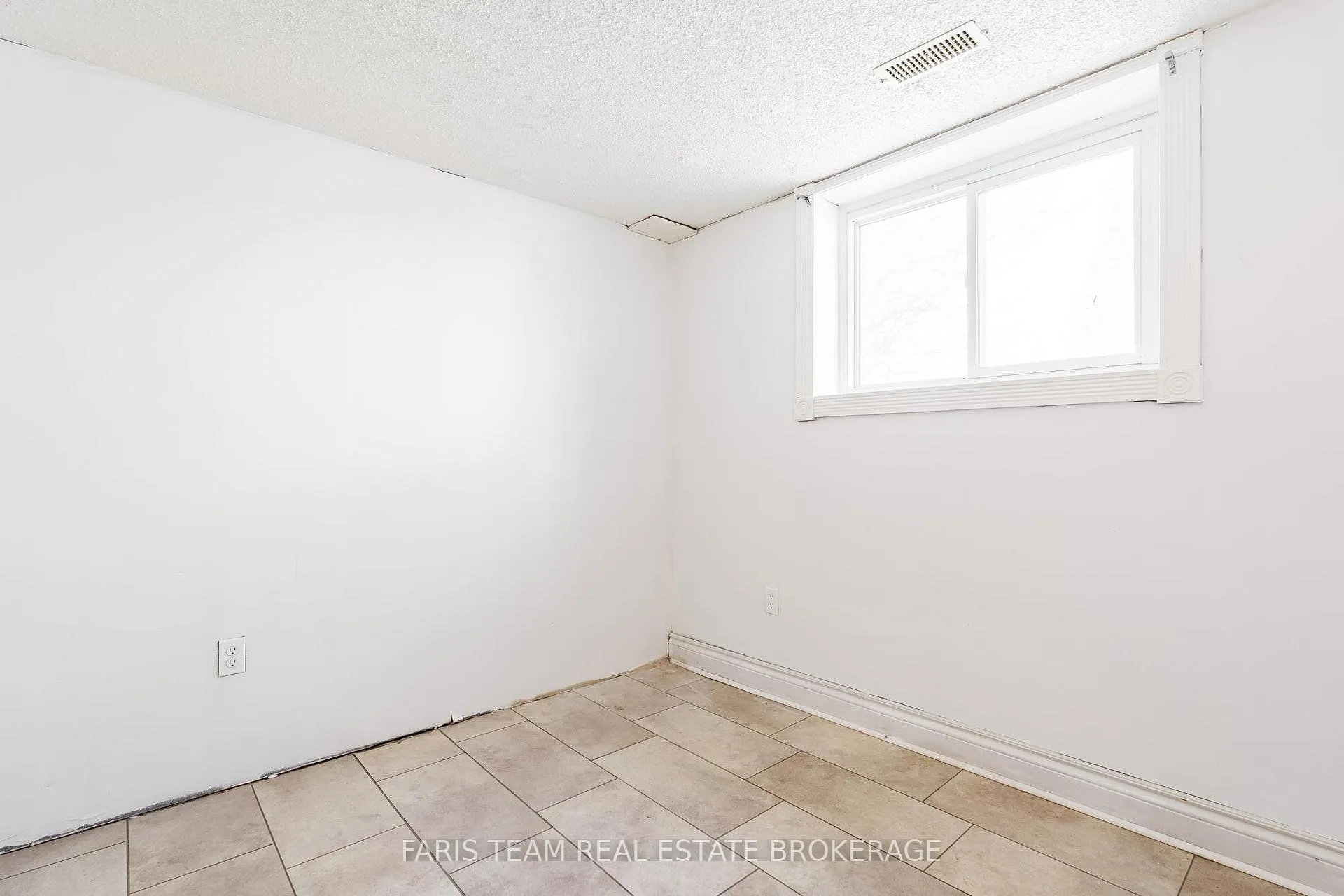 Photo 32 of 706 James Street, Innisfil, Alcona — HOMEH
