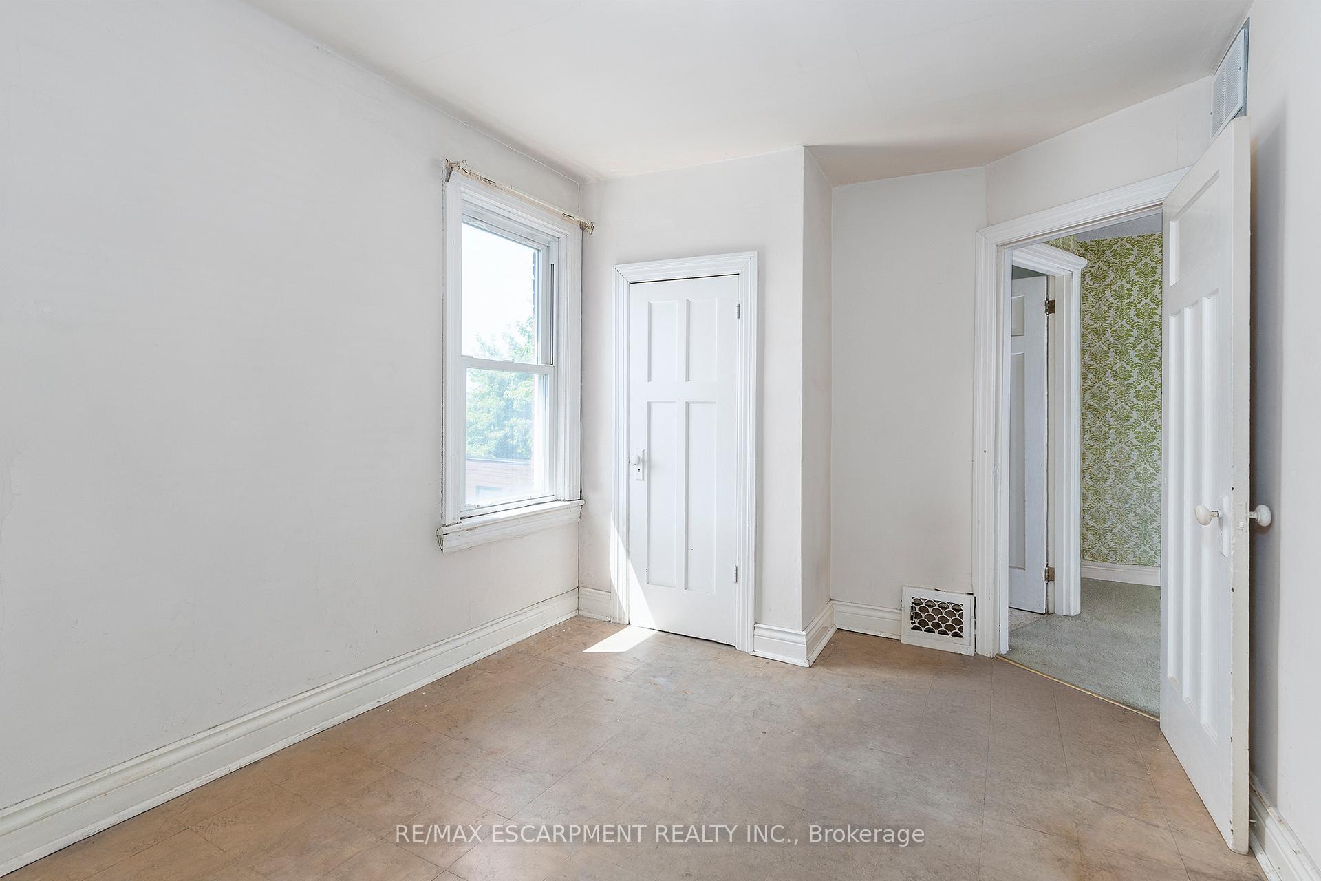 Photo 17 of 62 Alpine Avenue, Hamilton, Inch Park — HOMEH
